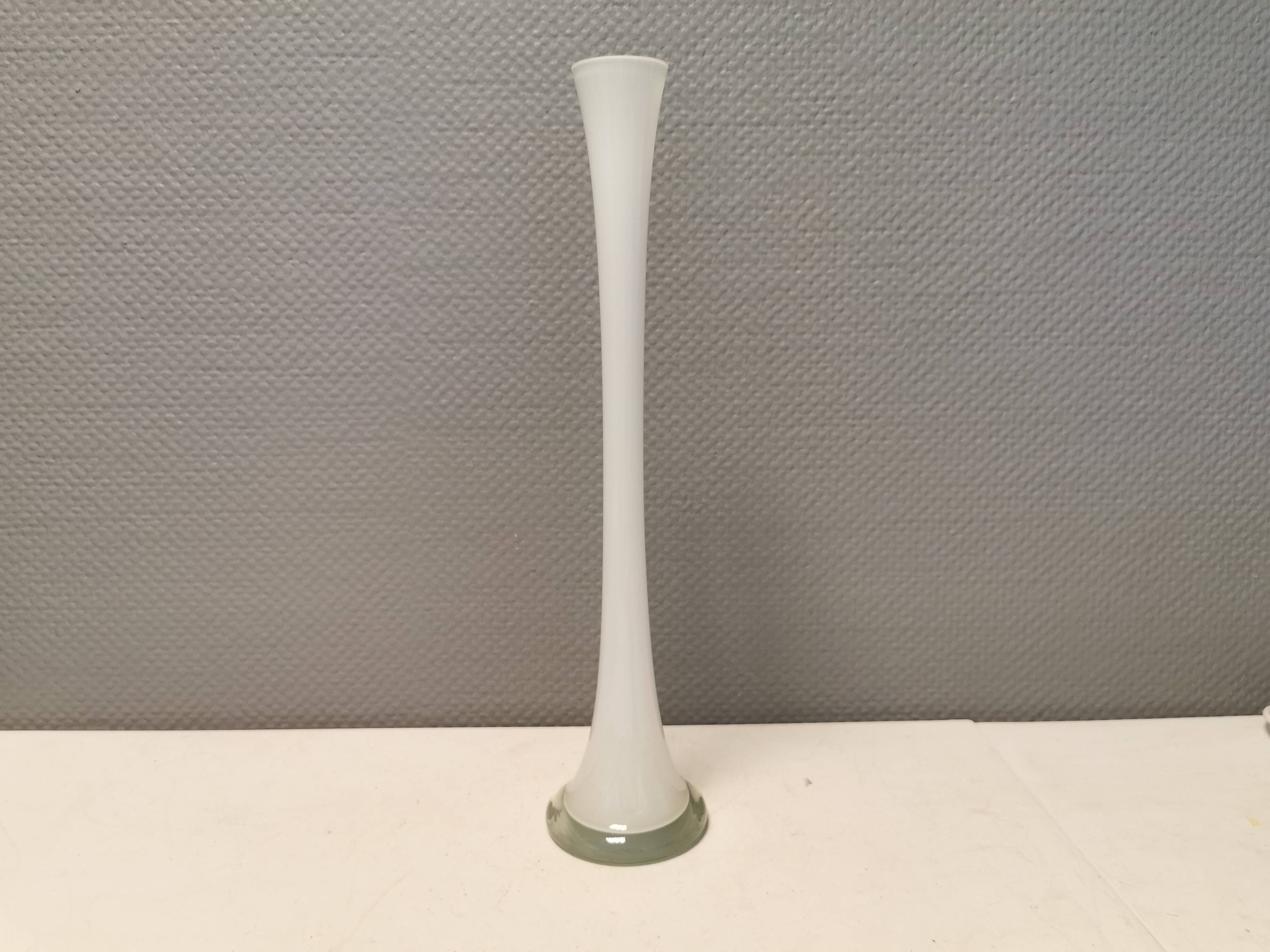 Tall, slim glass vase, in double layer glass (translucent and milky white)
