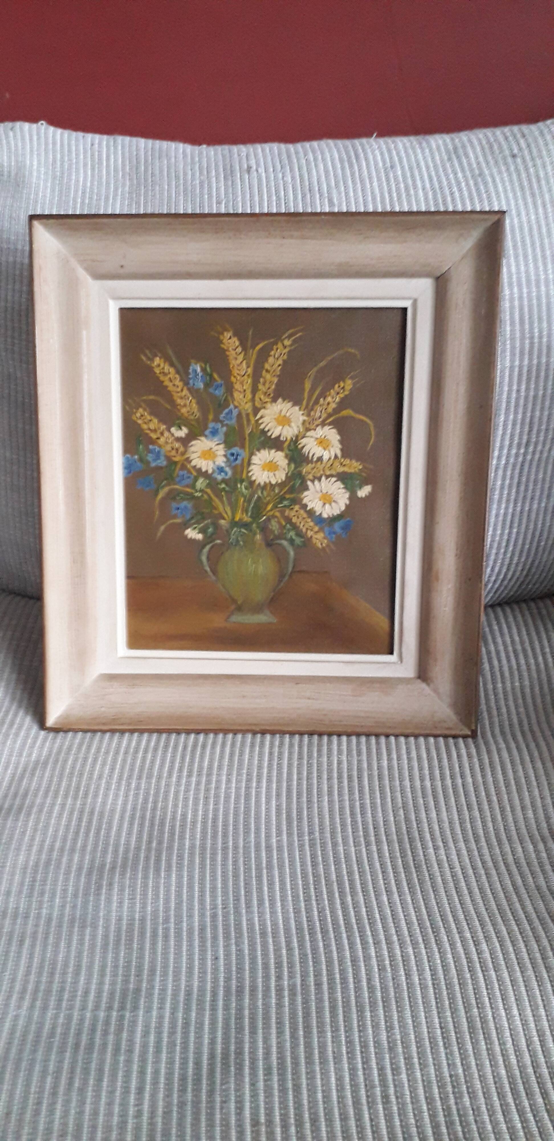 Antique oil painting depicting a bouquet of flowers