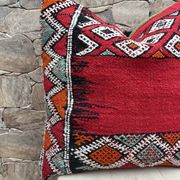 Vintage cushion cover in Berber kilim: Moroccan wool cushion.