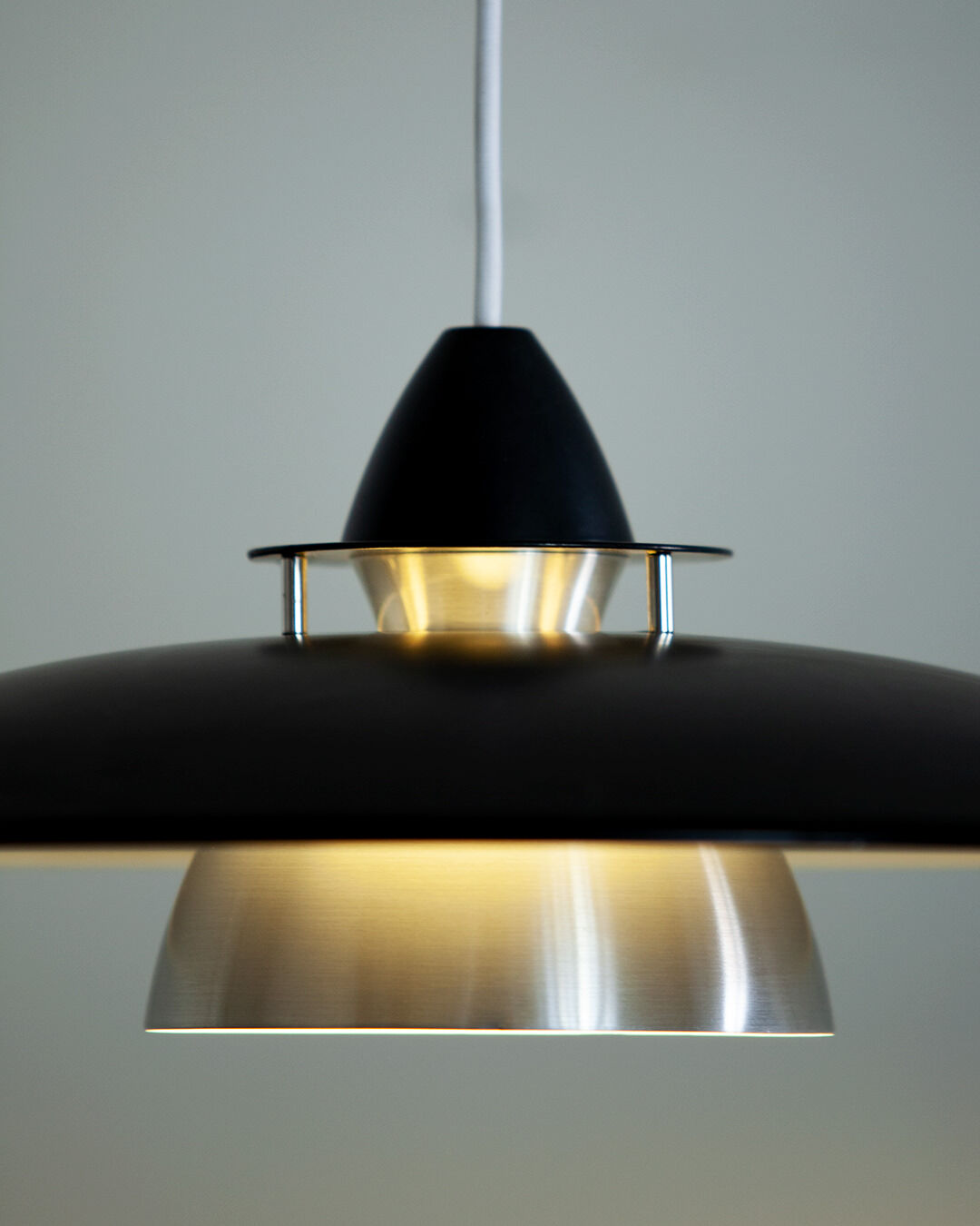 Black scandinavian pendant lamp