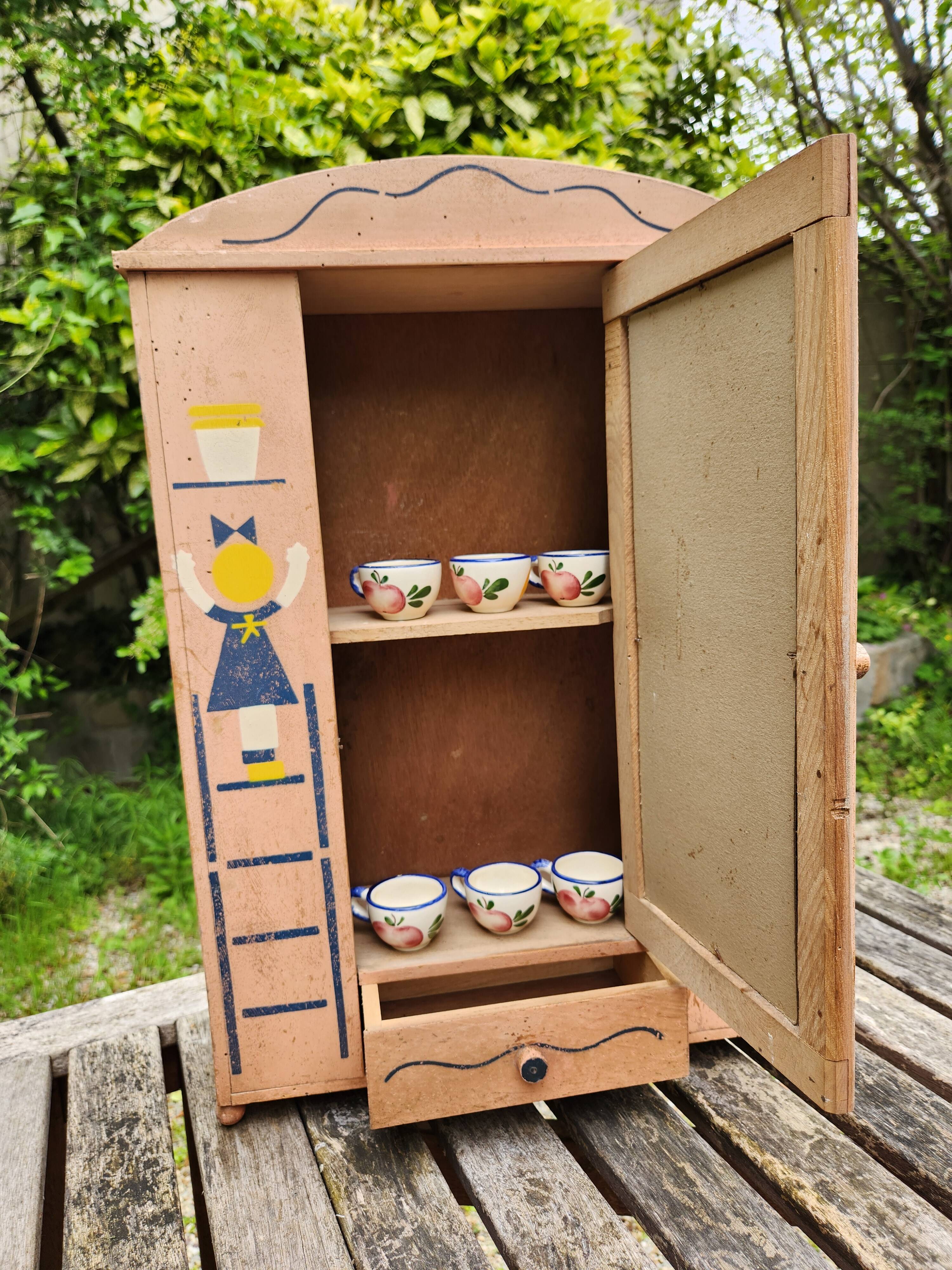 Vintage doll wardrobe