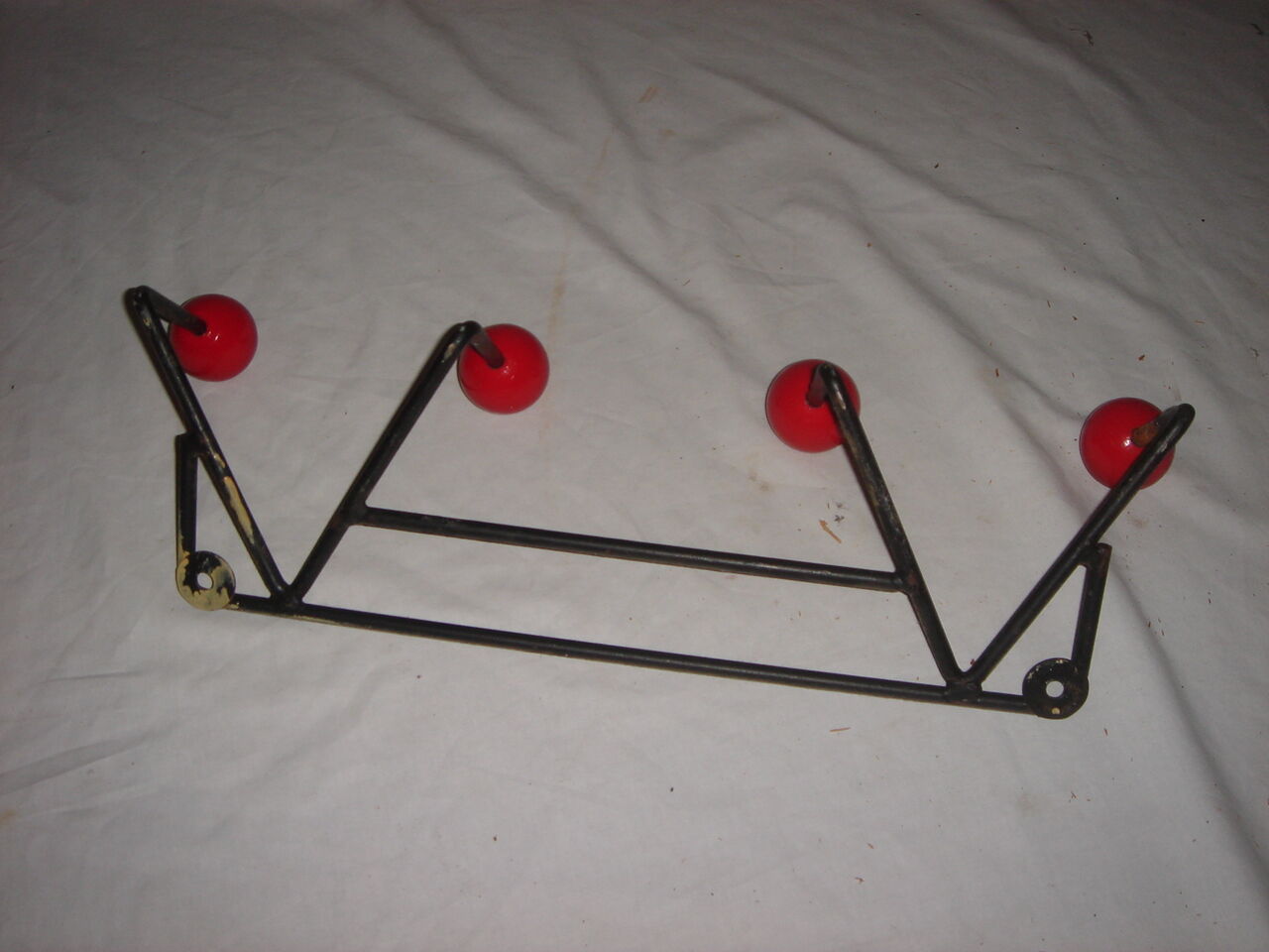 Coat rack coat rack of 1950 with red wooden balls