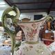 aiguière décorative en faïence polychrome – Décor floral – Style rocaille