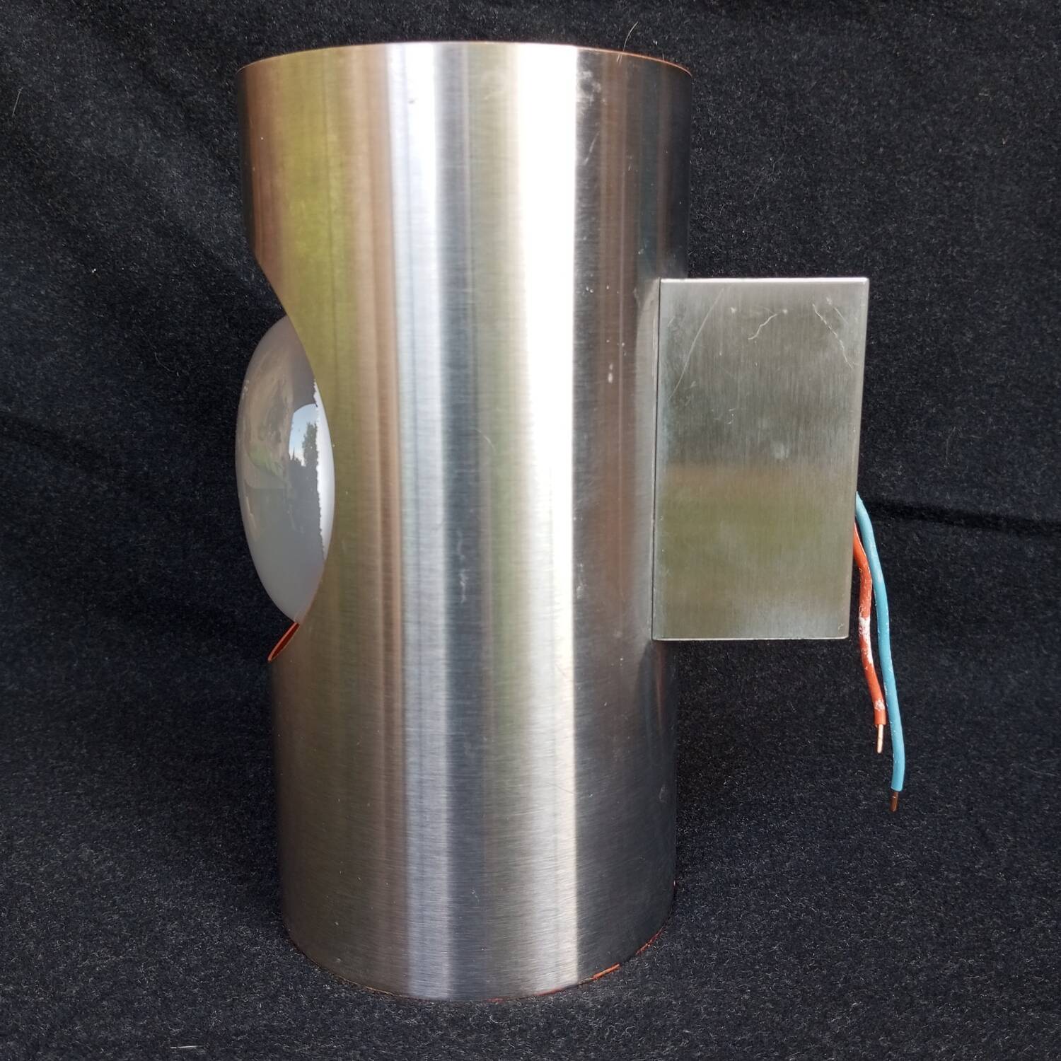 UFO wall light in aluminum and orange