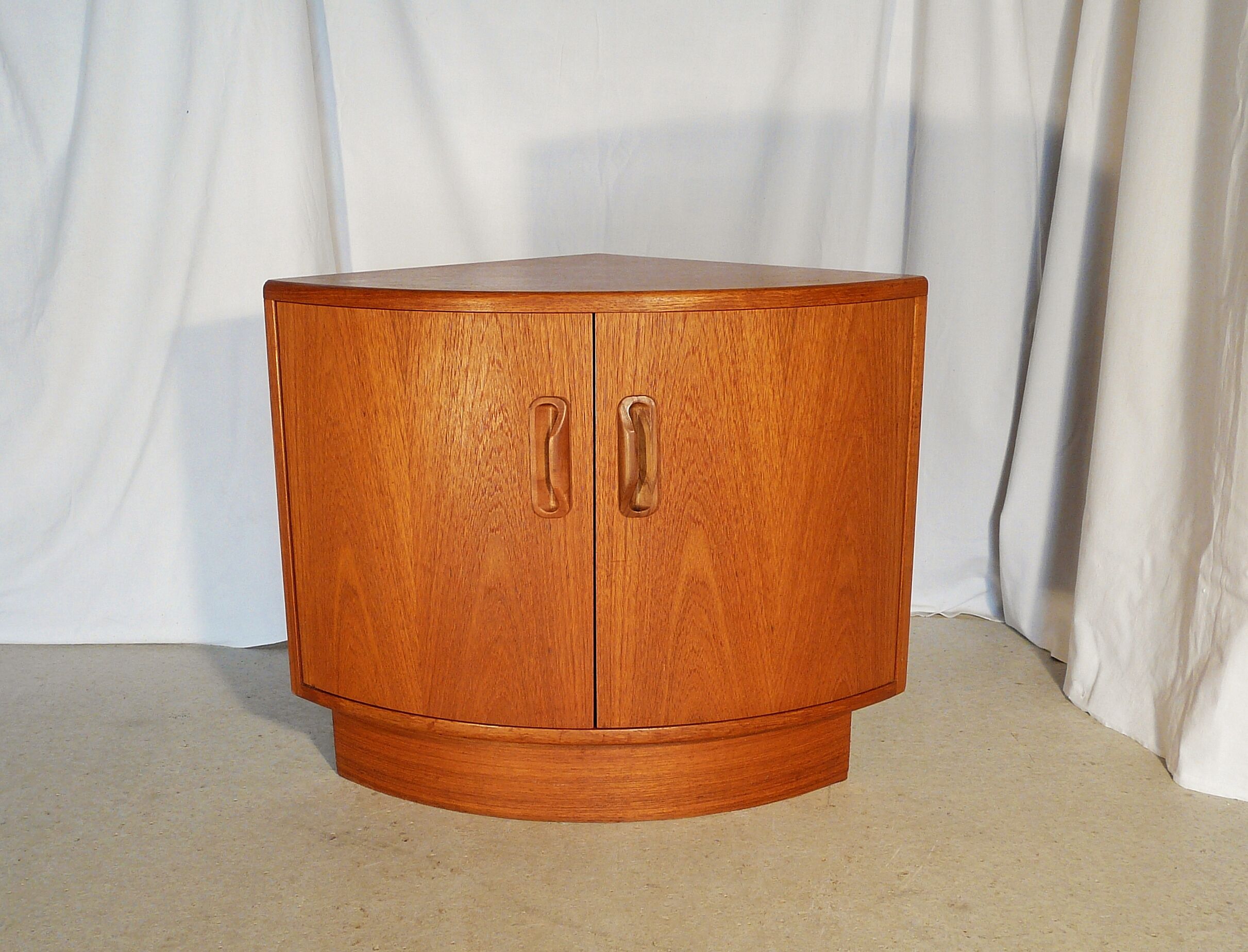 G Plan teak modular angle line