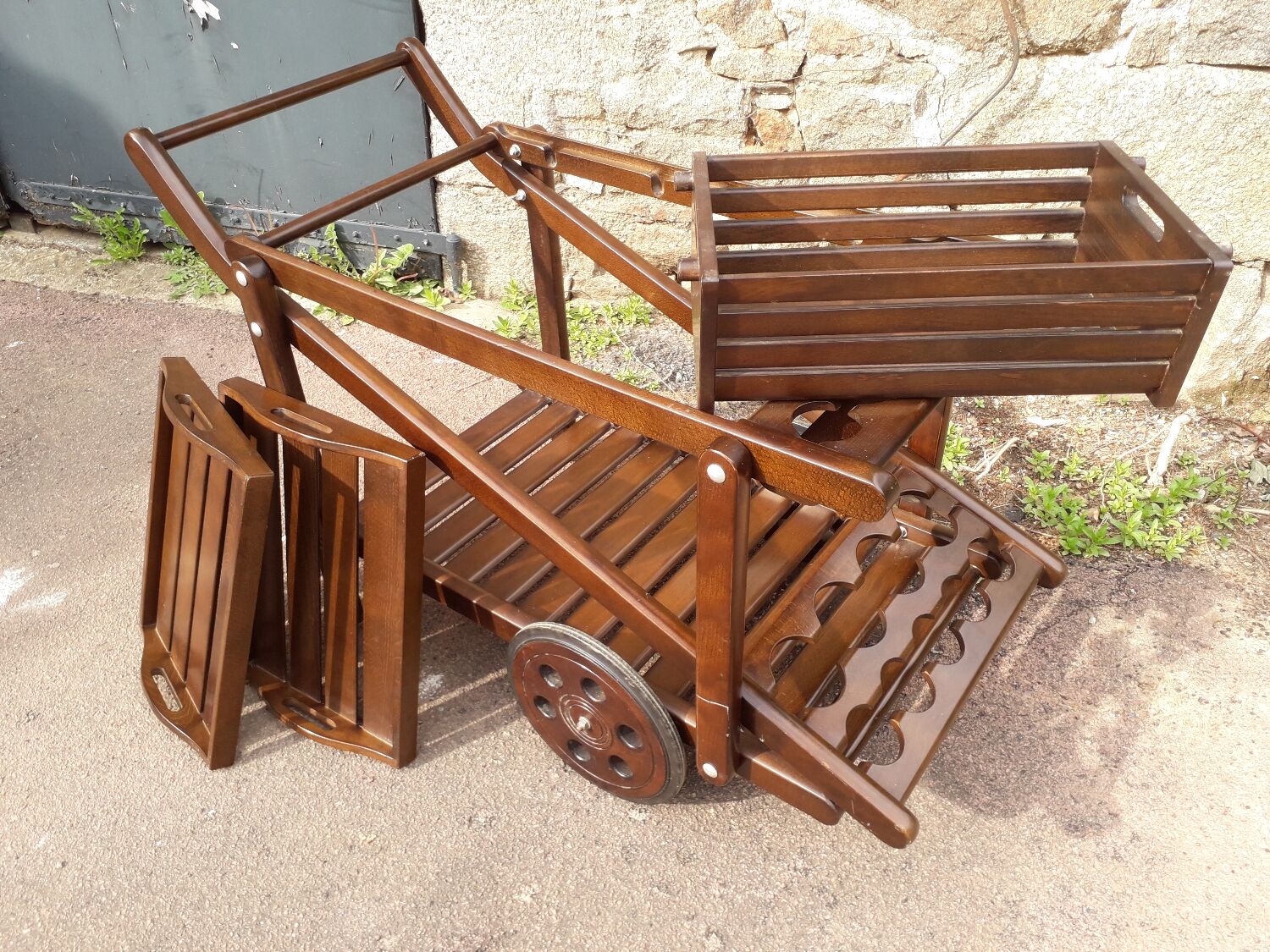 Serving table
