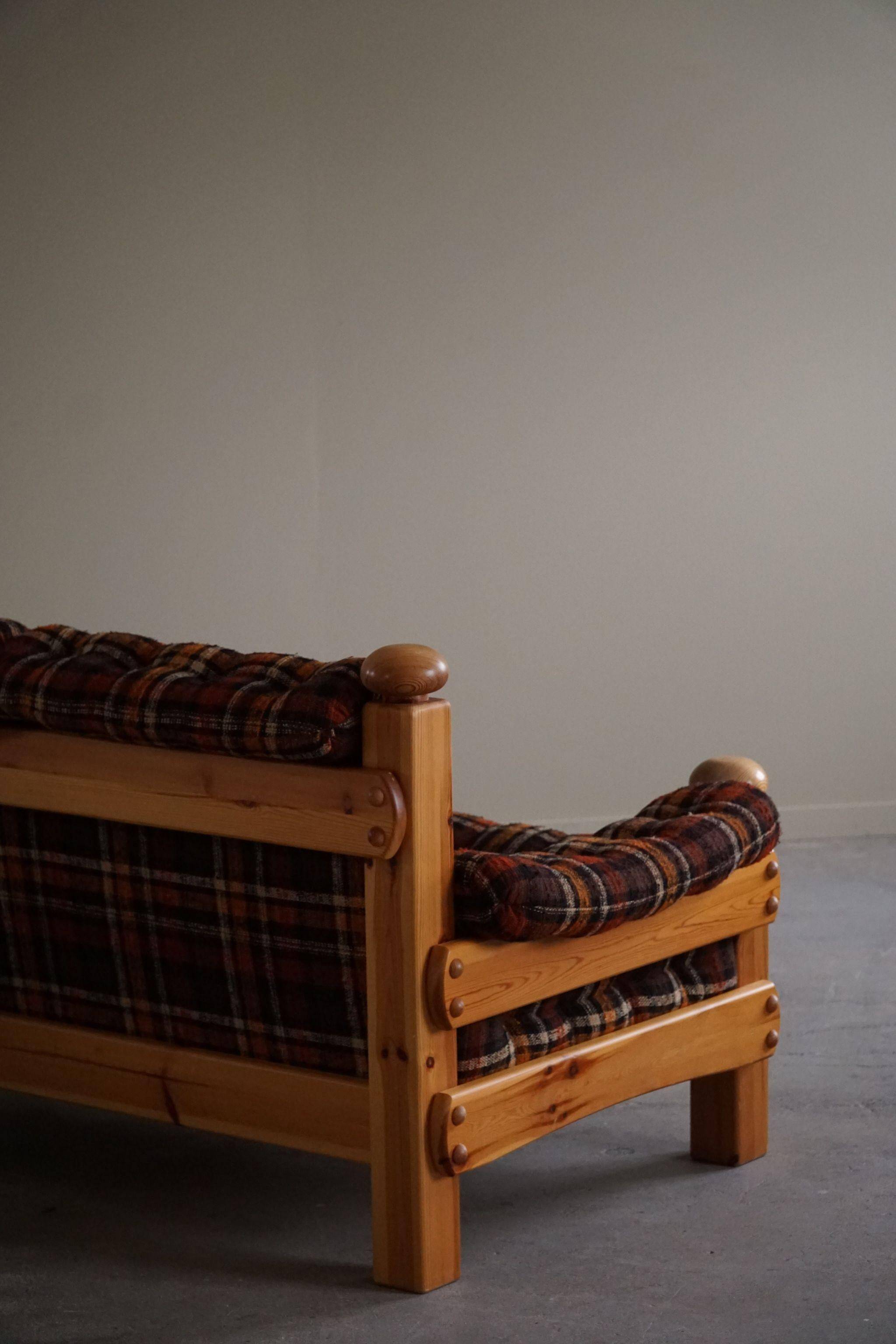 Brutalist two-seater sofa in solid pine, Swedish modernism, 1970s.