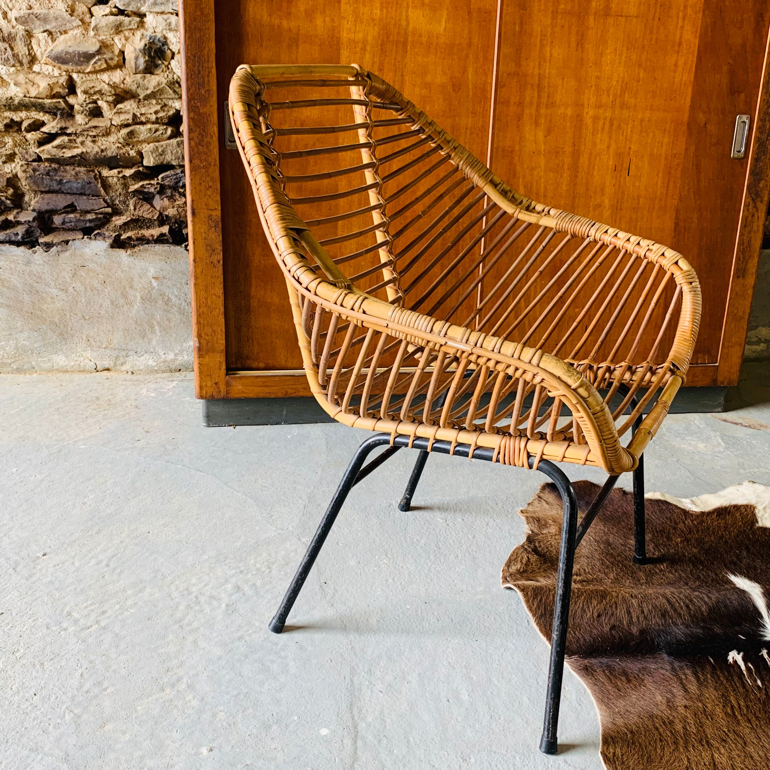 Rattan armchair and black metal base 1960