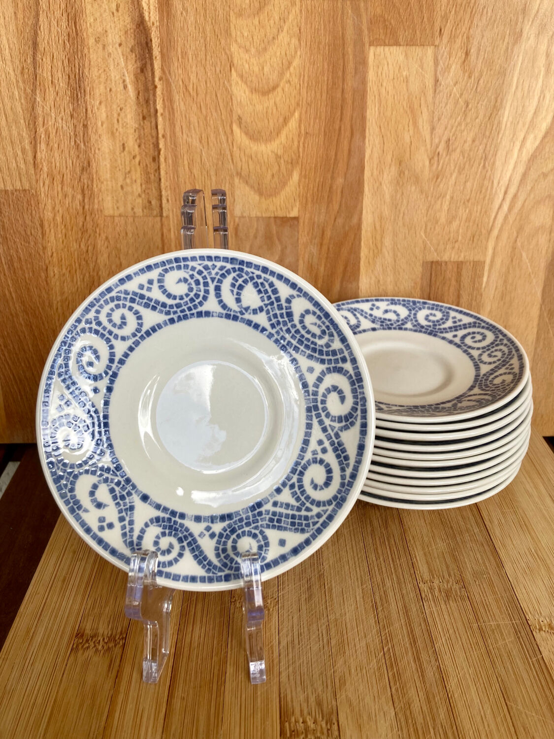 12 sous-tasses Churchill England motif mosaïque bleue