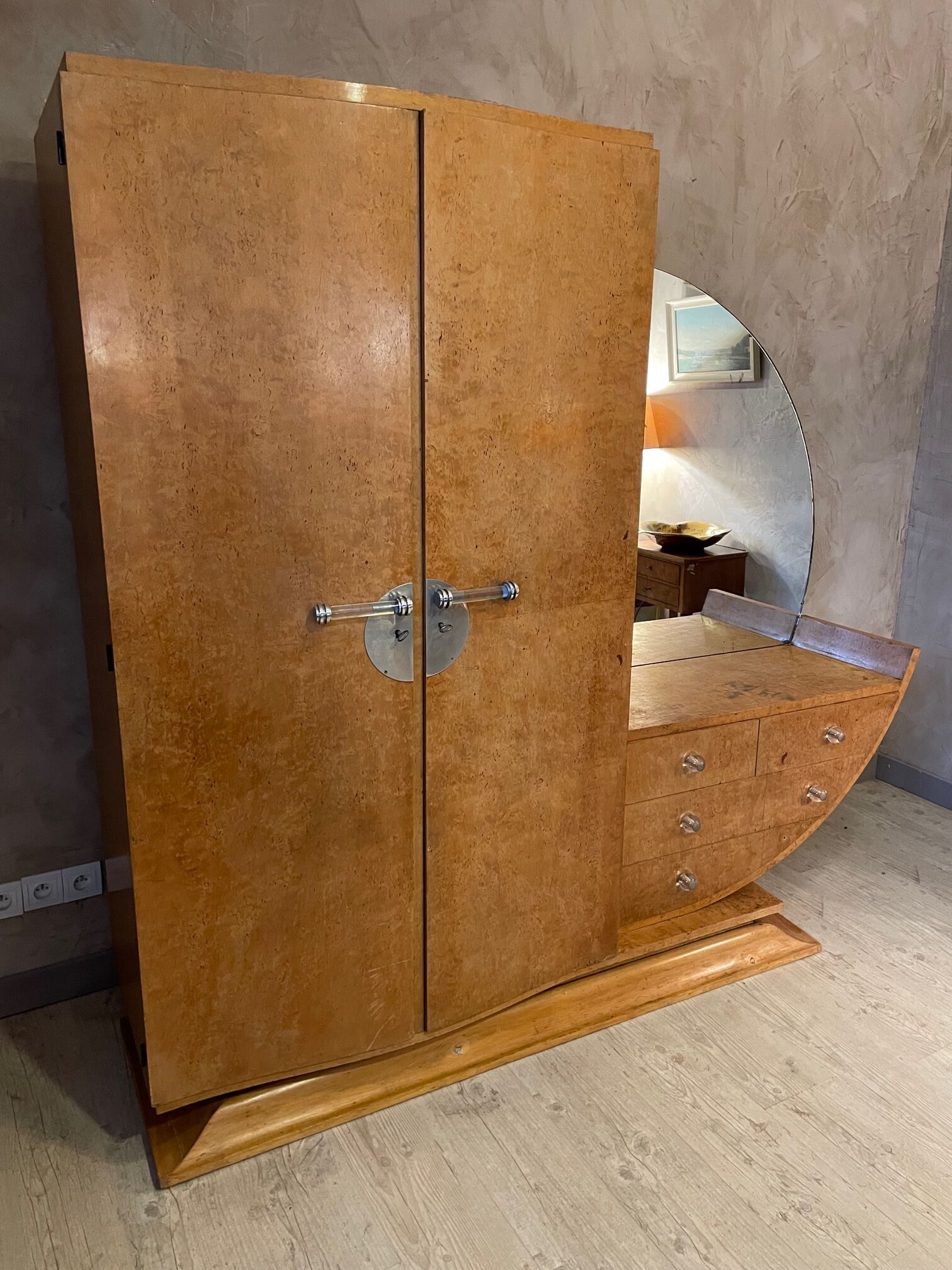 Armoire art deco