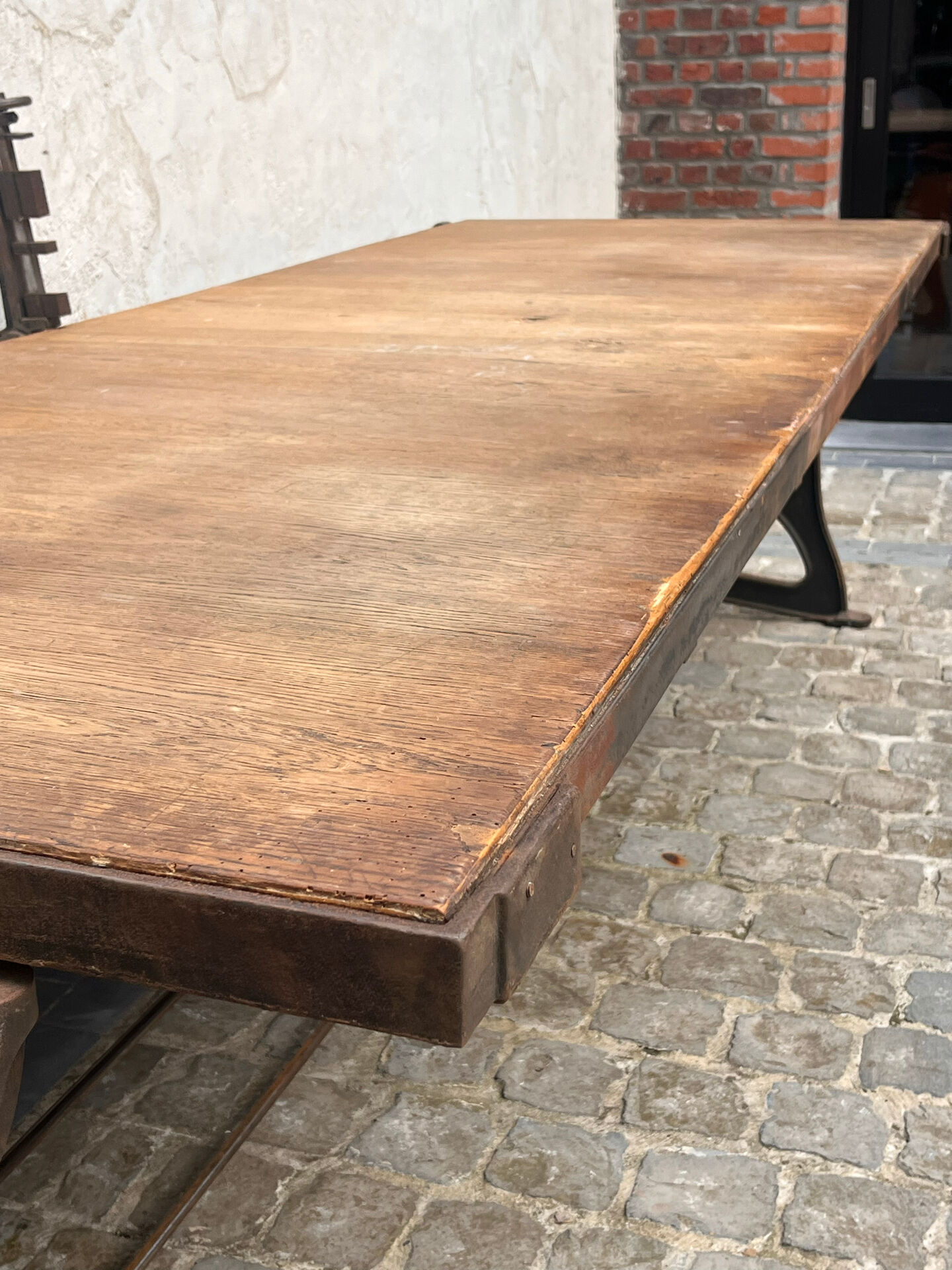 Workstation table