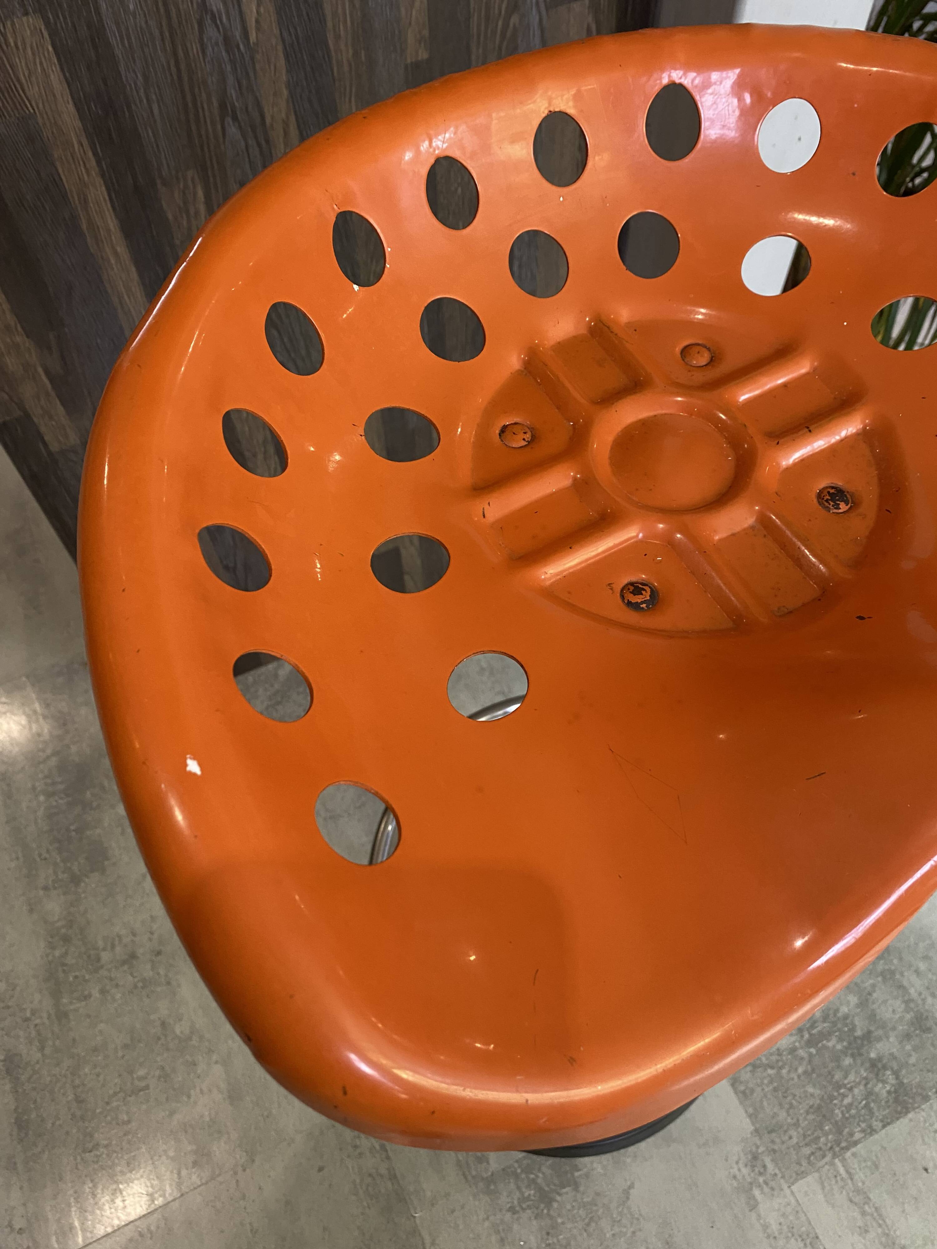 Orange tractor stool Pivoting mower Etienne Fermigier mirima 70