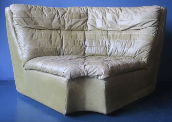 Fauteuil d'angle en cuir vert olive patchwork de Laauser, années 1970