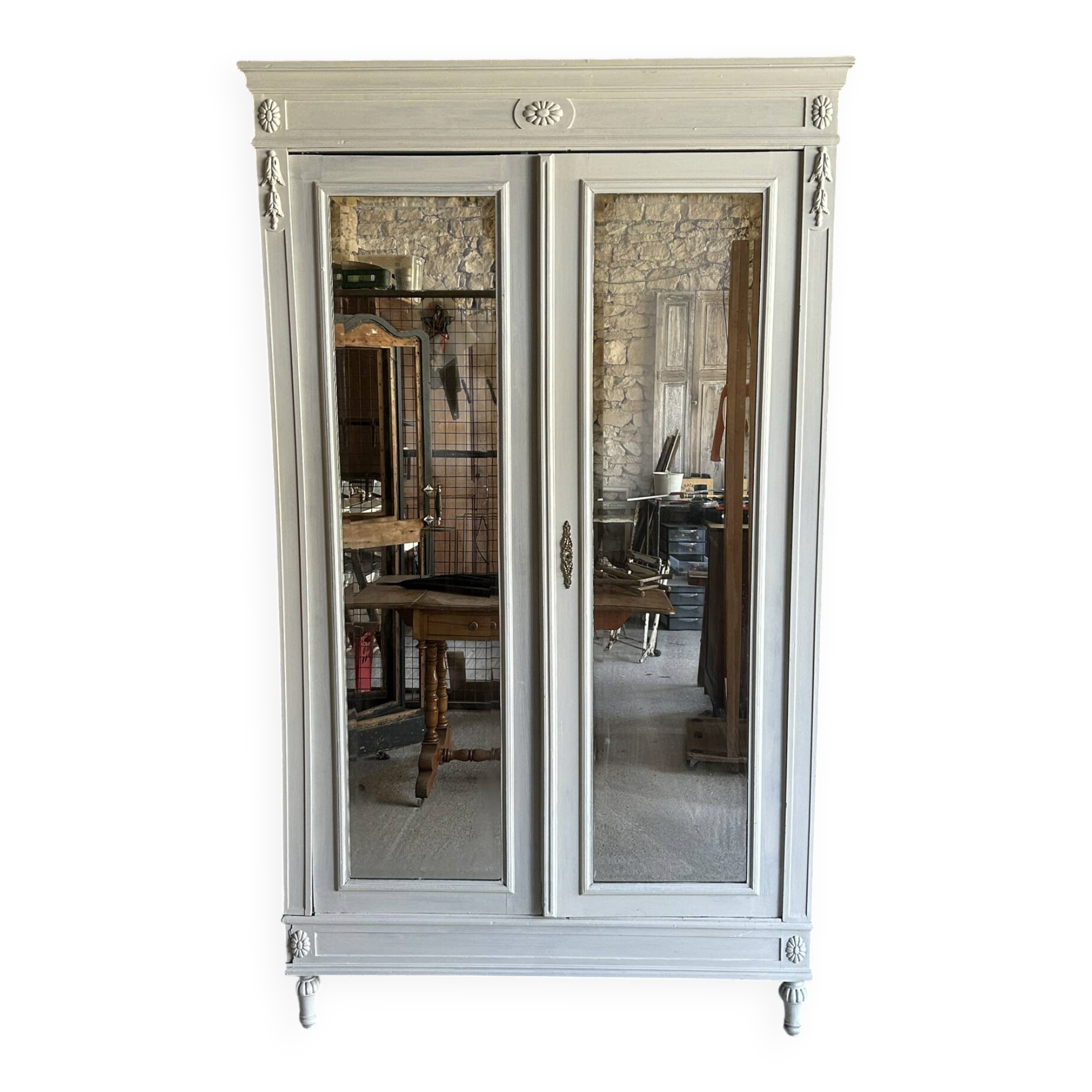Armoire ancienne avec miroir