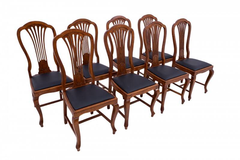 Large extendable table with eight chairs, late 19th century, France. After renovation.