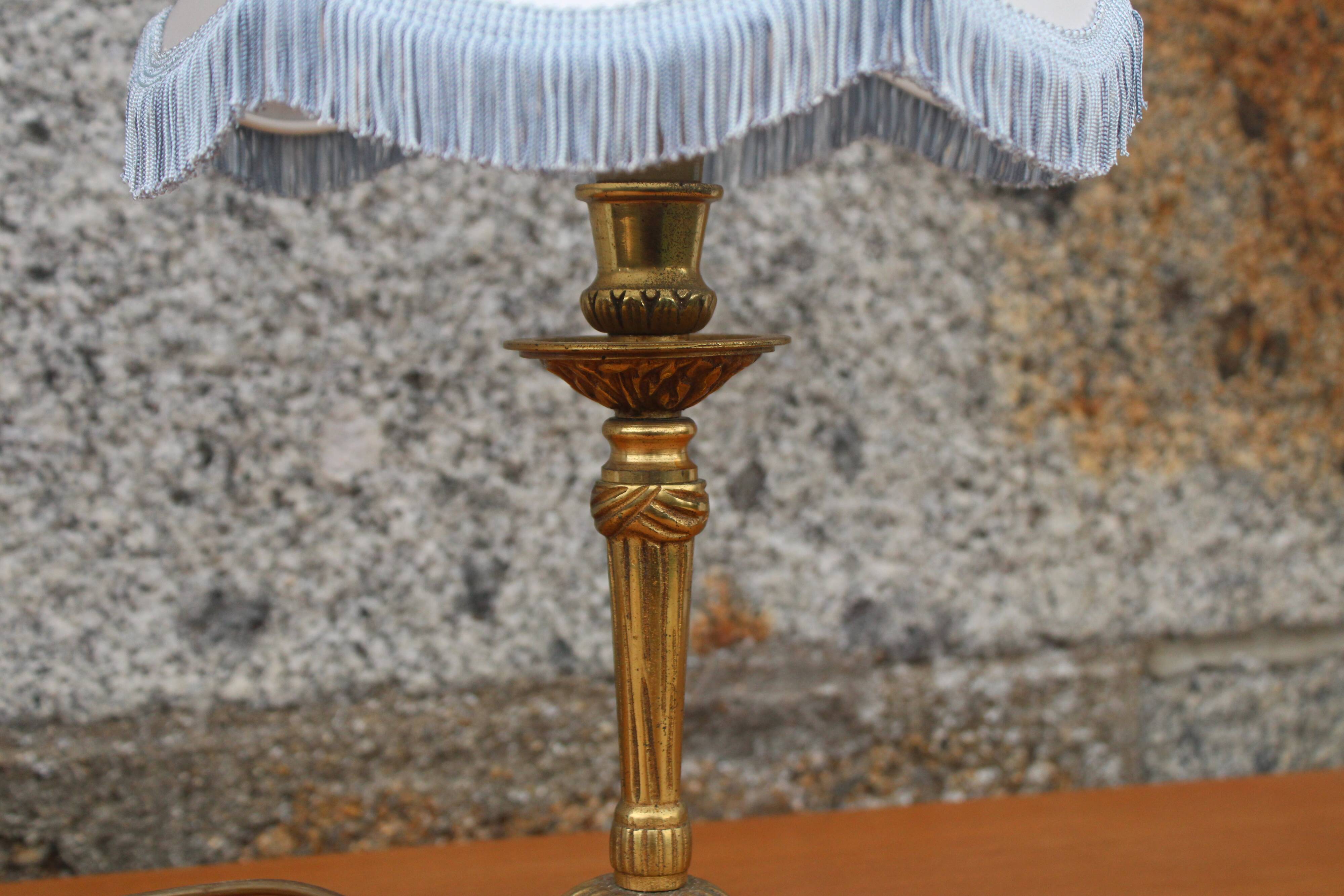 Vintage brass lamp with fringed shade – H35 cm, Ø20 cm