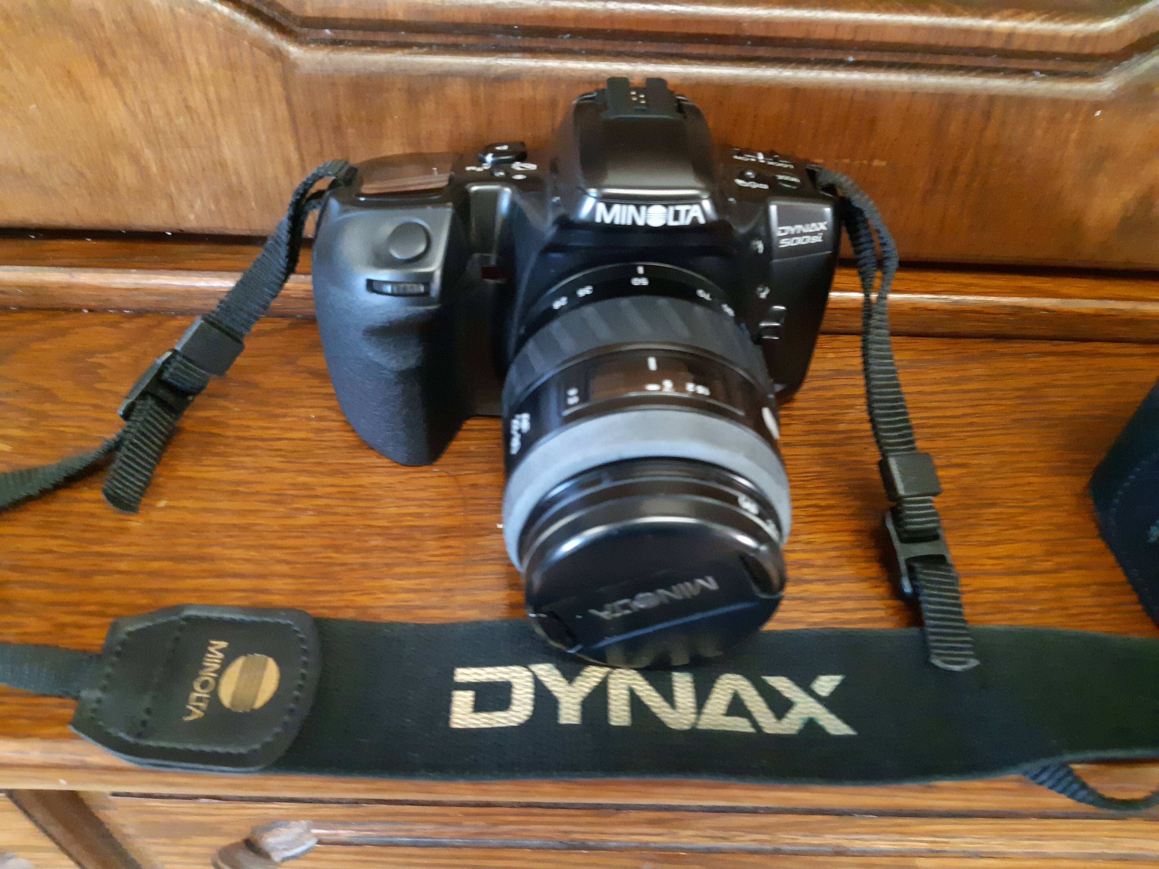 Minolta Dynax 500si Black Camera with Zoom AF 28-80mm Film