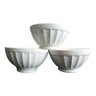 Set of 3 white ribbed bowls