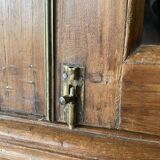 Armoire vitrée en bois de style colonial