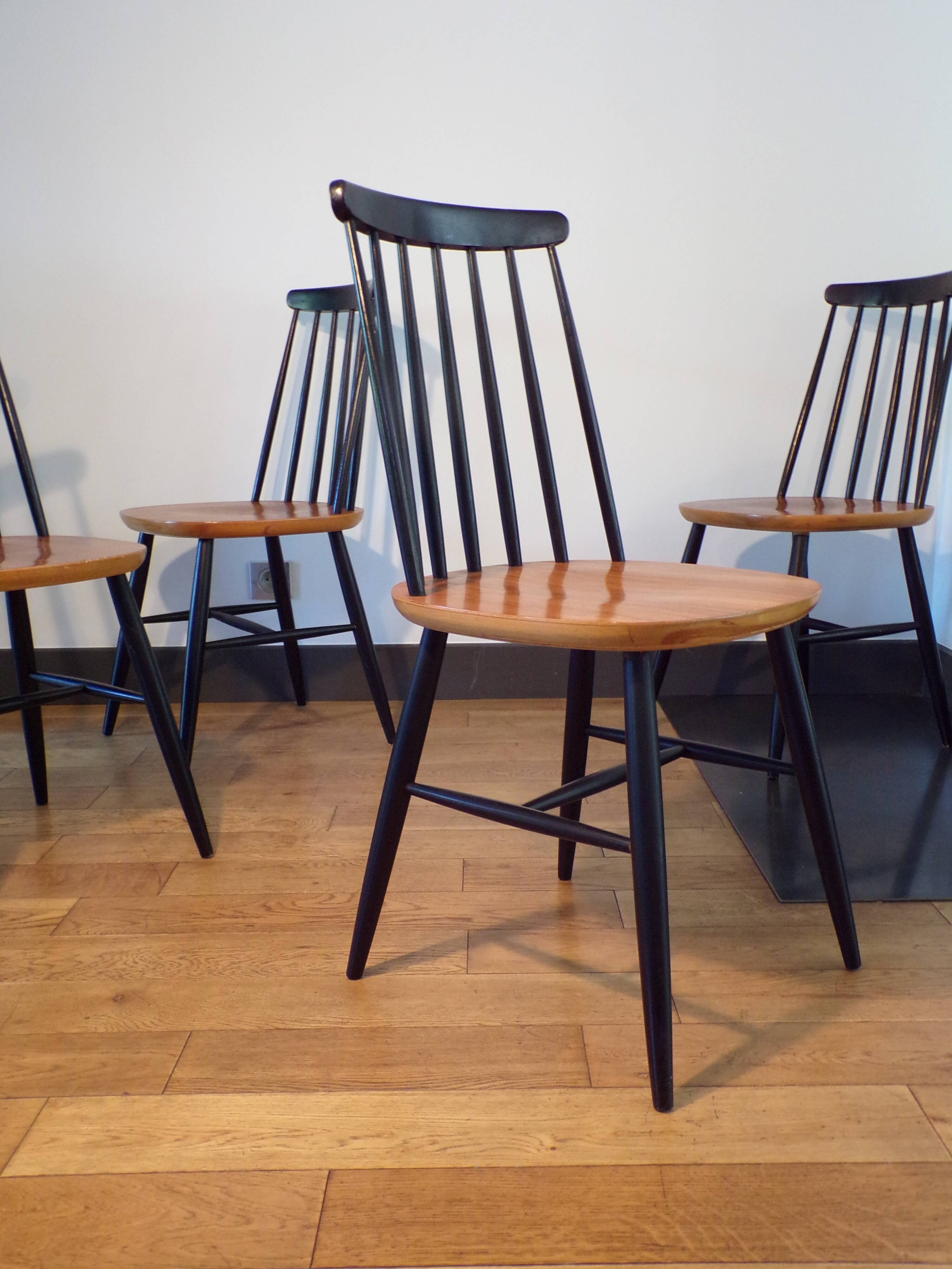 Set of 4 Scandinavian chairs
