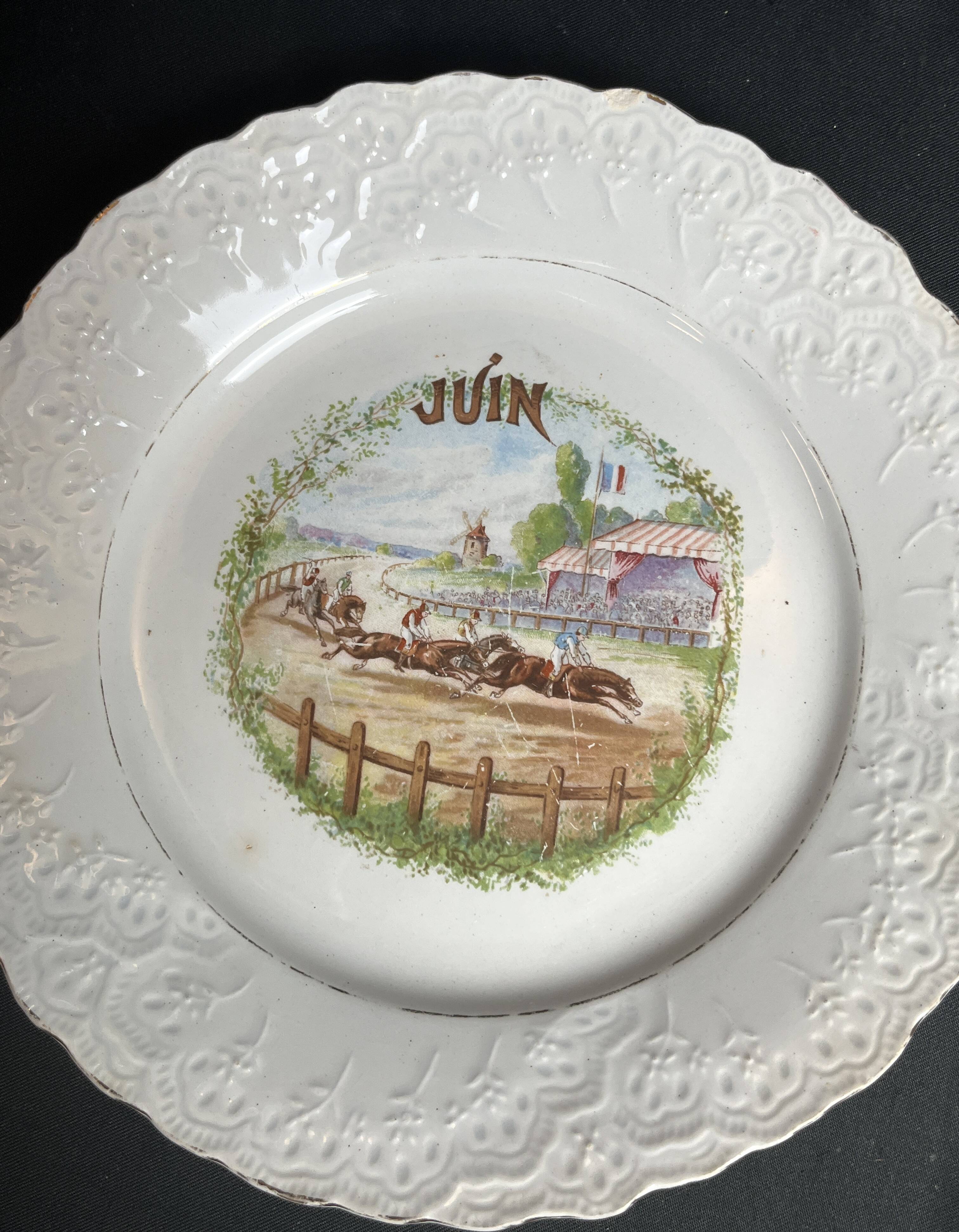 Arts de la table, douze assiettes dessert mois de l’année vers 1930