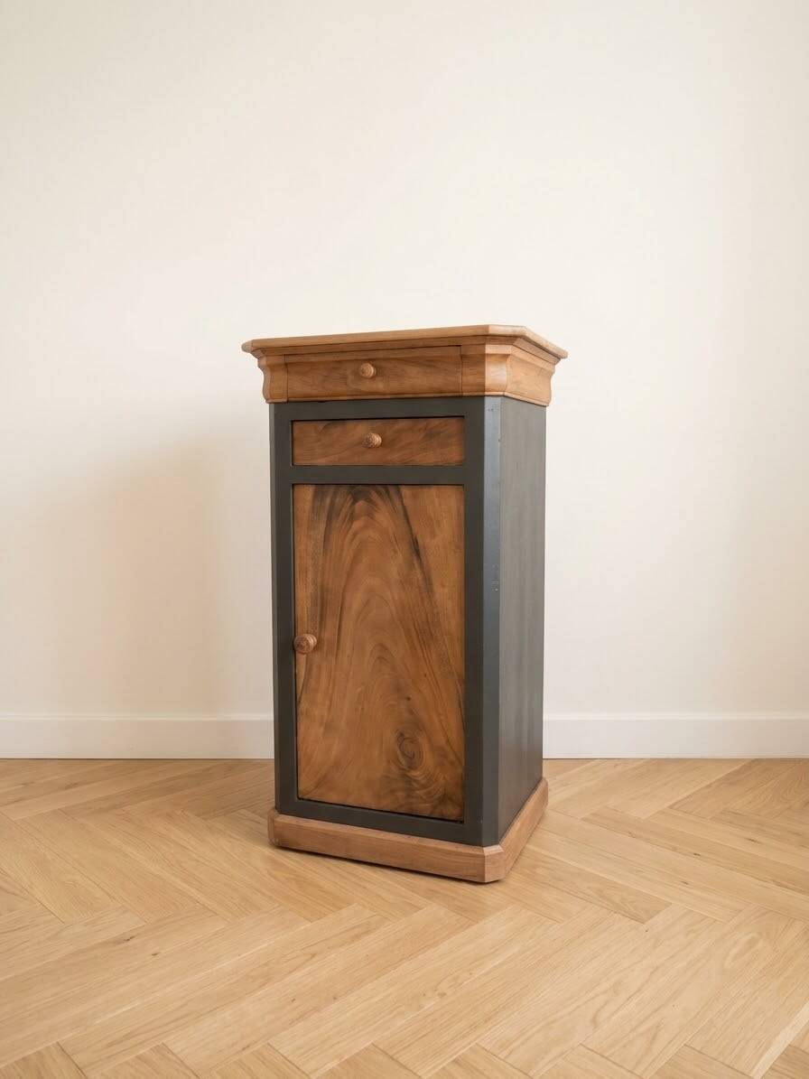 Antique bedside table in walnut and painted wood.