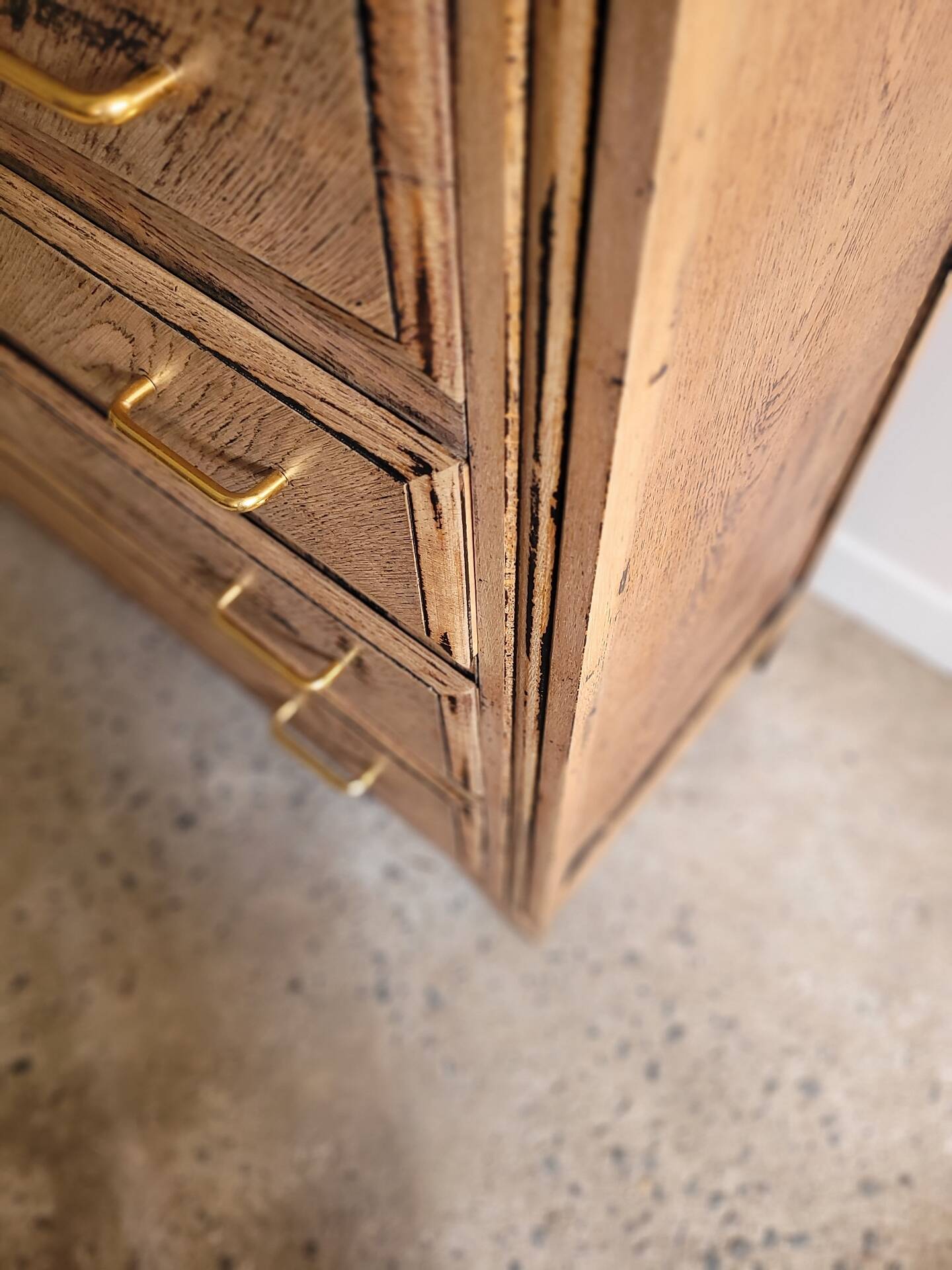 Commode de style vintage pieds compas