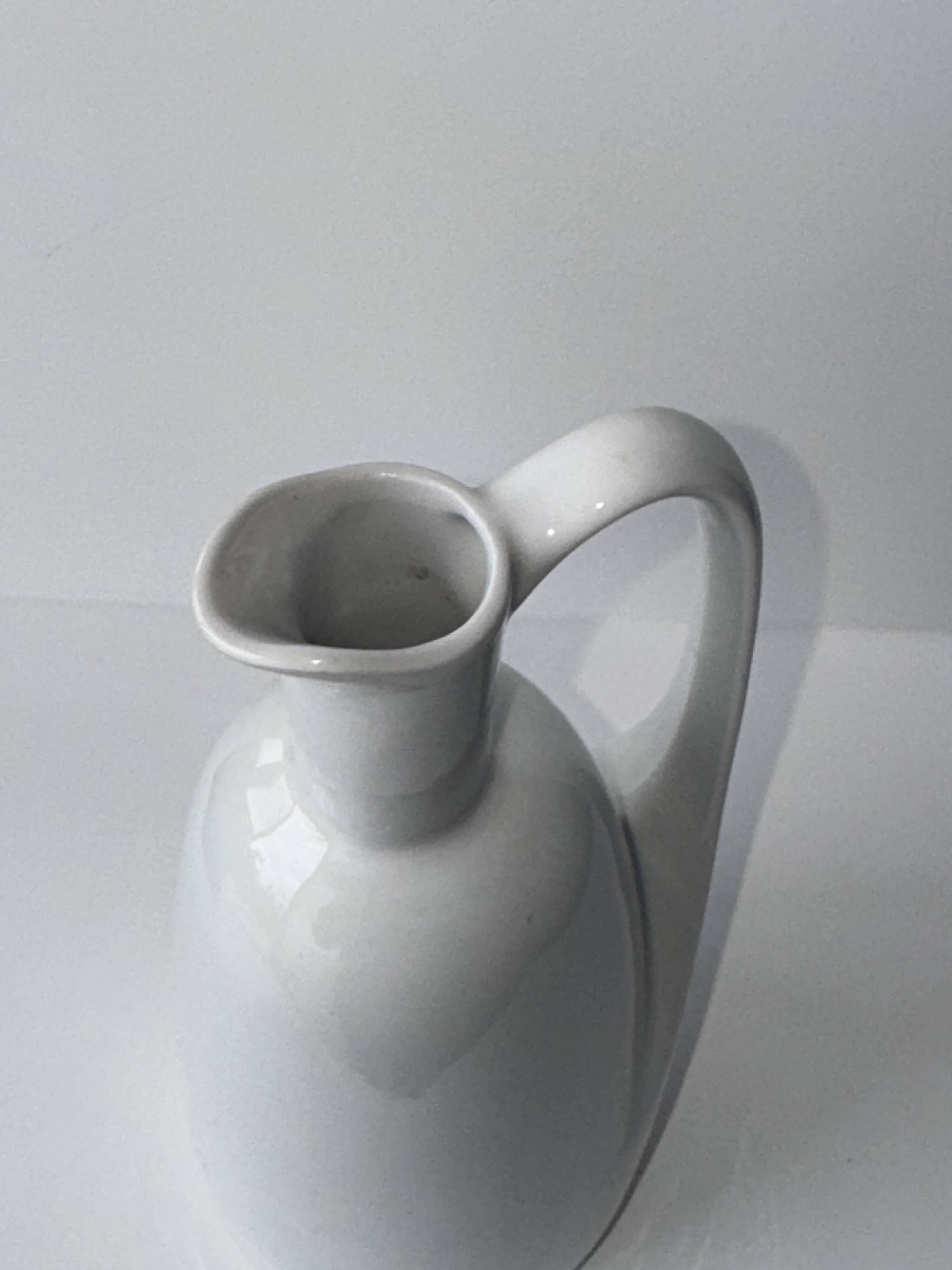 White porcelain ewer H26