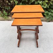 Tables gigognes scandinave vintage en teck par "Victor B Wilkins"