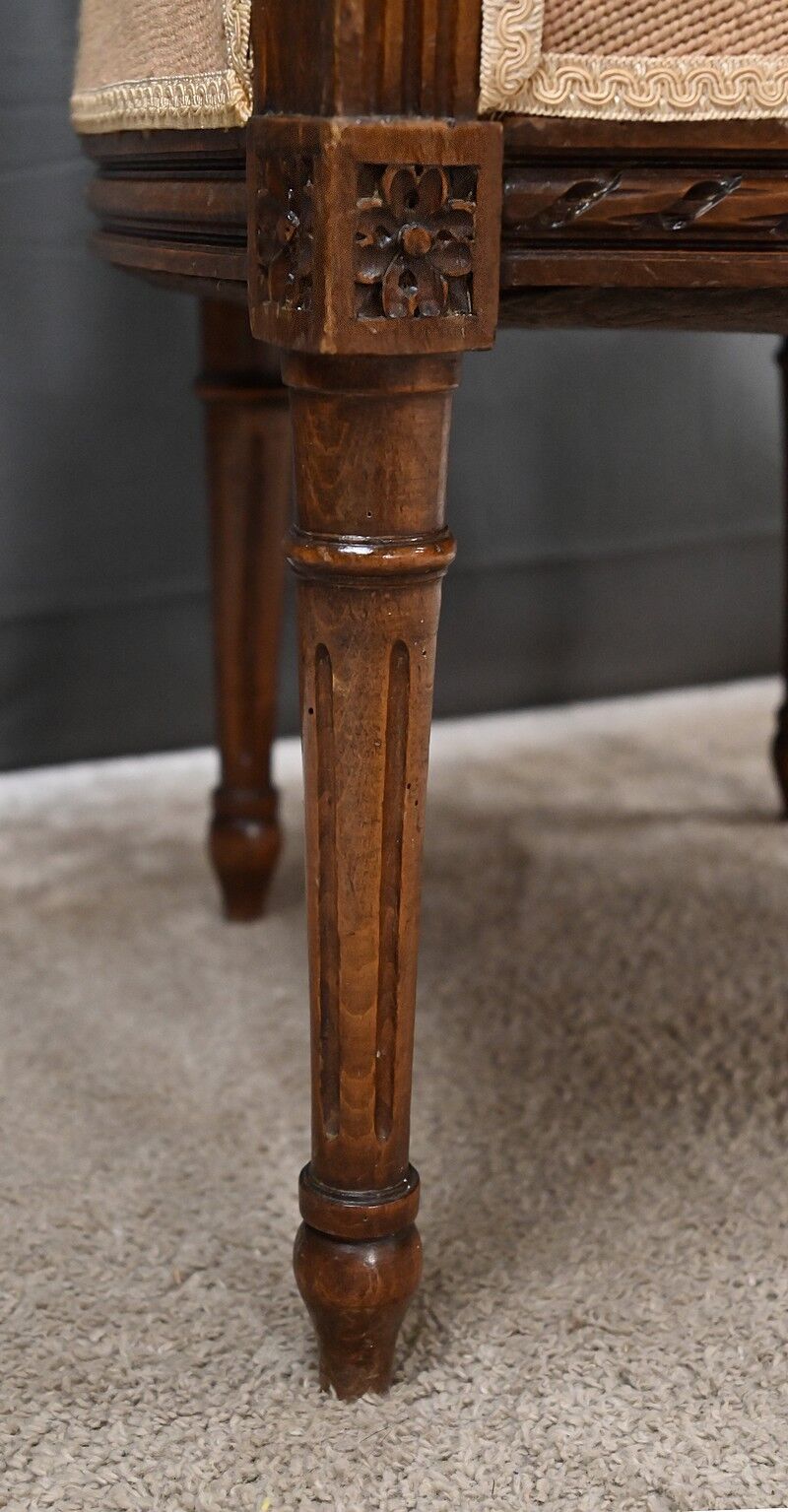 Paire de fauteuils en hêtre, style Louis XVI – début XXe