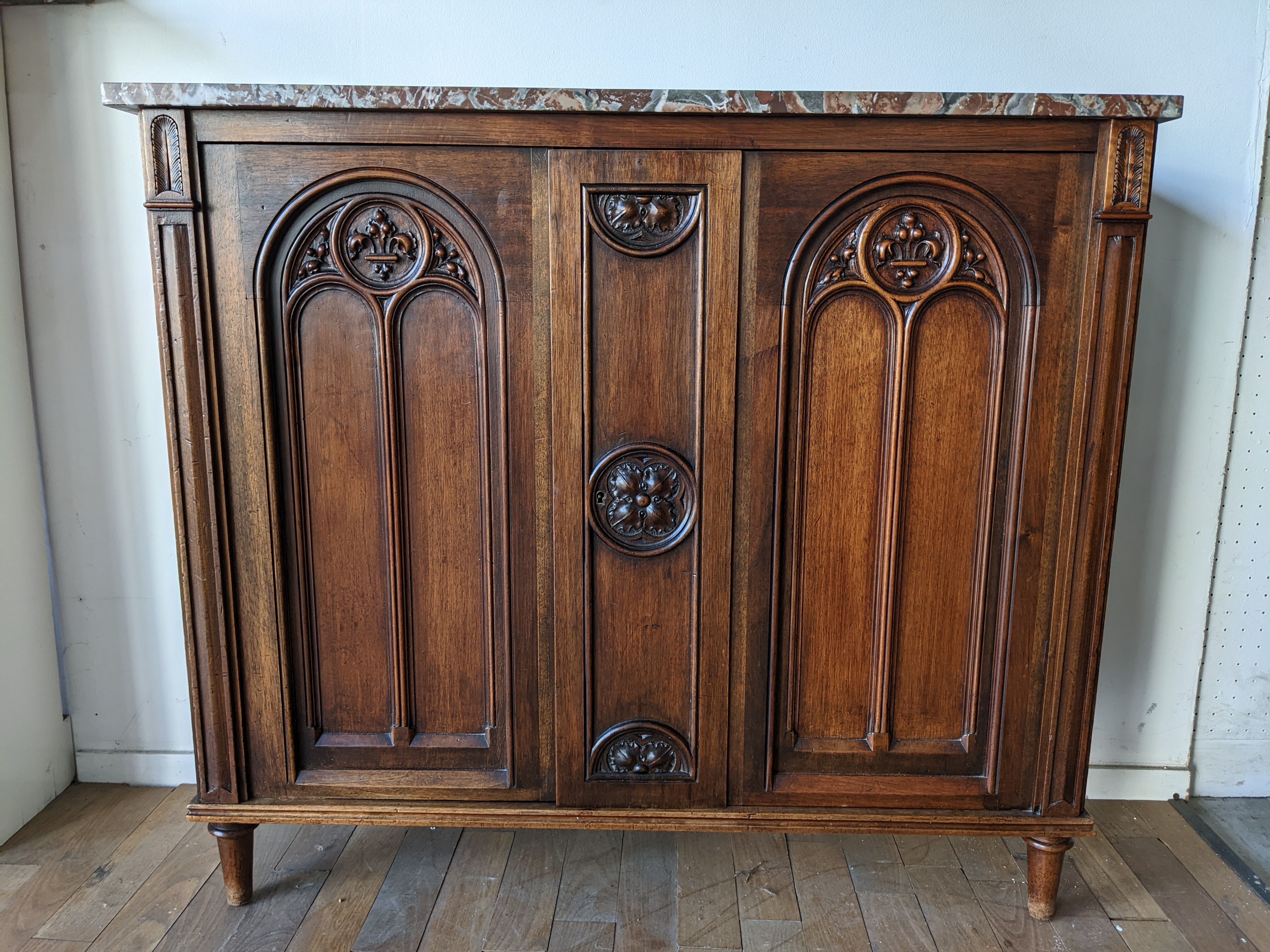 Storage cabinet with mahogany warheads