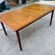 Table scandinave