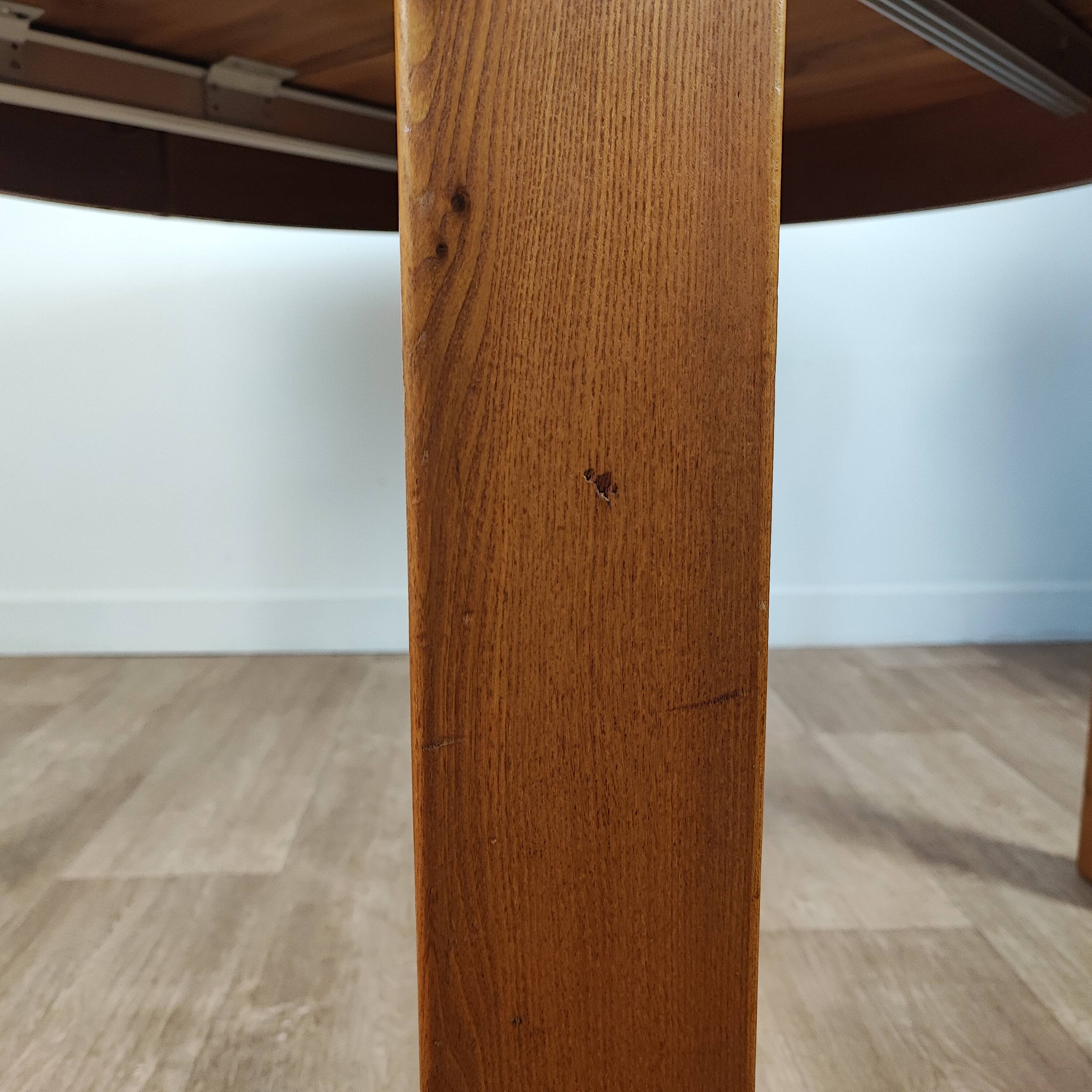 Round extendable elm table