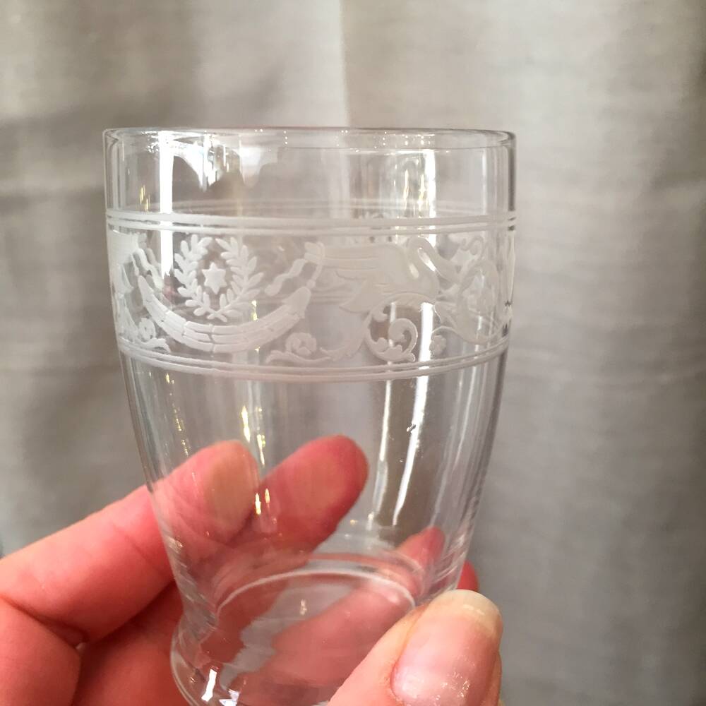 Suite de 5 gobelets en cristal de baccarat modele au cygne