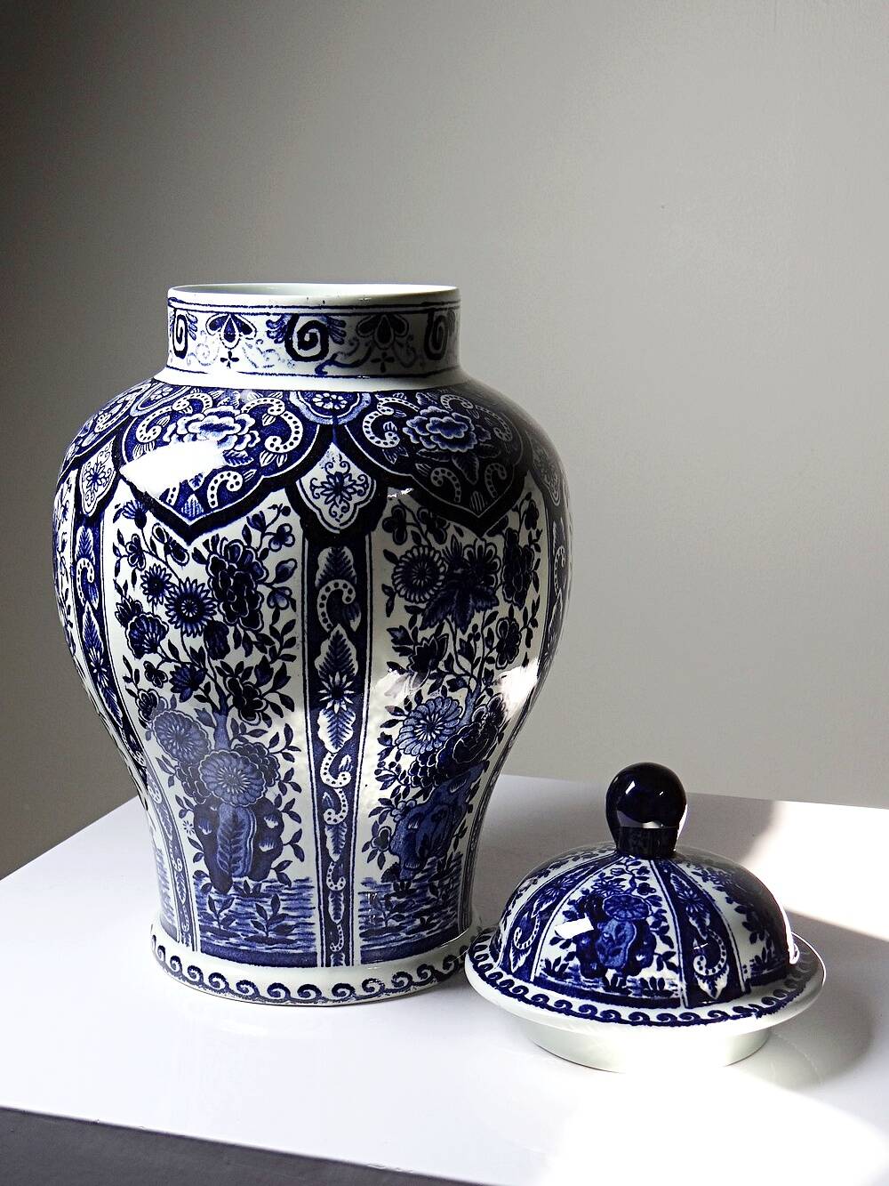 Large covered vase Boch Holland Royal Sphinx in Delft blue earthenware.