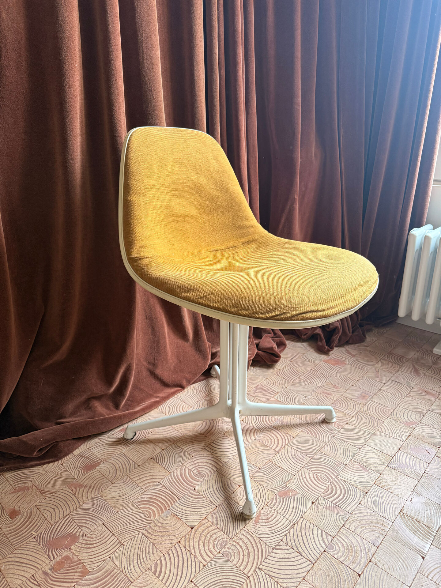 Chair La Fonda Herman Miller Ochre yellow