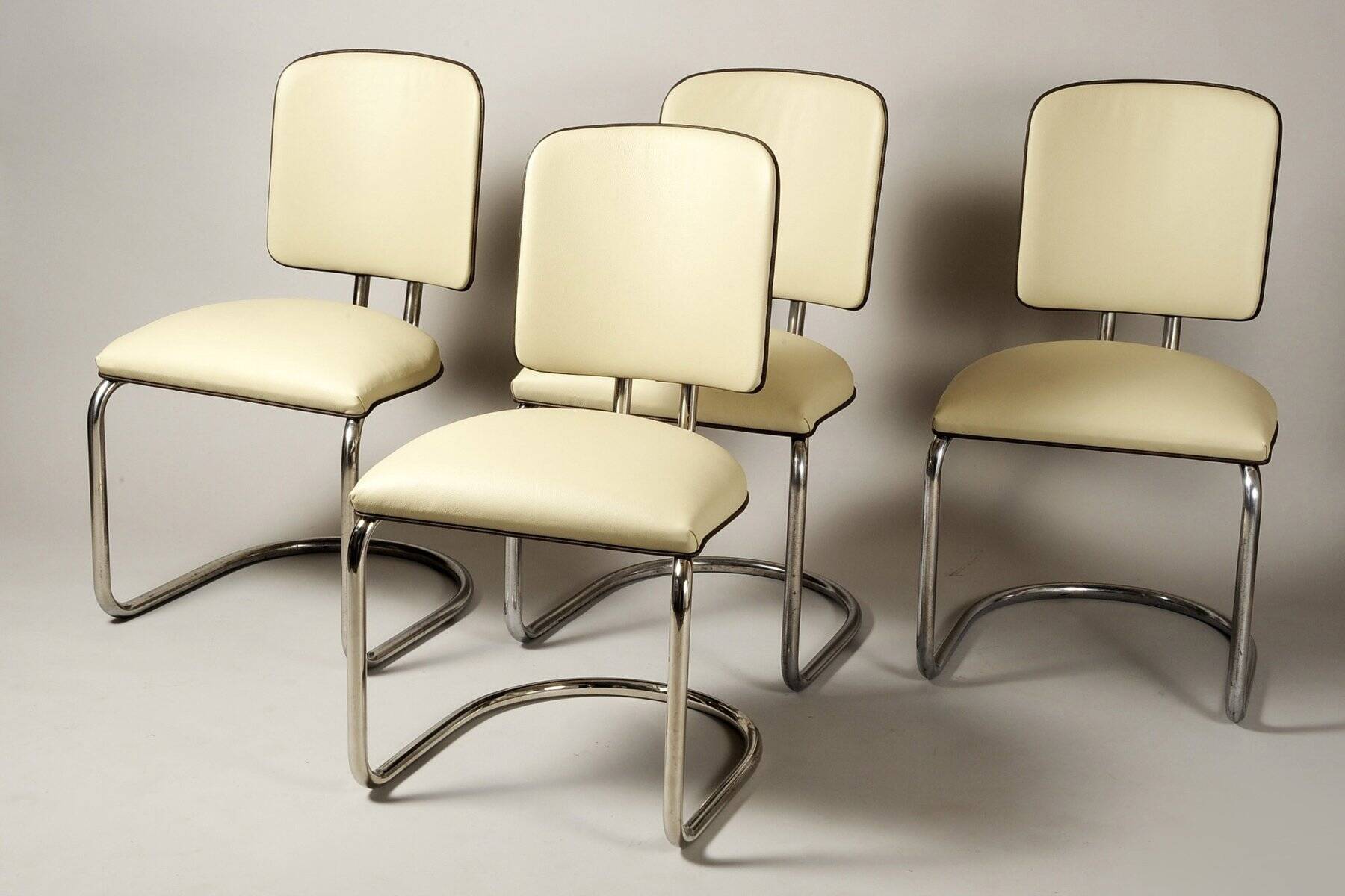 Bauhaus Leather Armchairs attributed to Thonet, Austria, 1920s, Set of 4