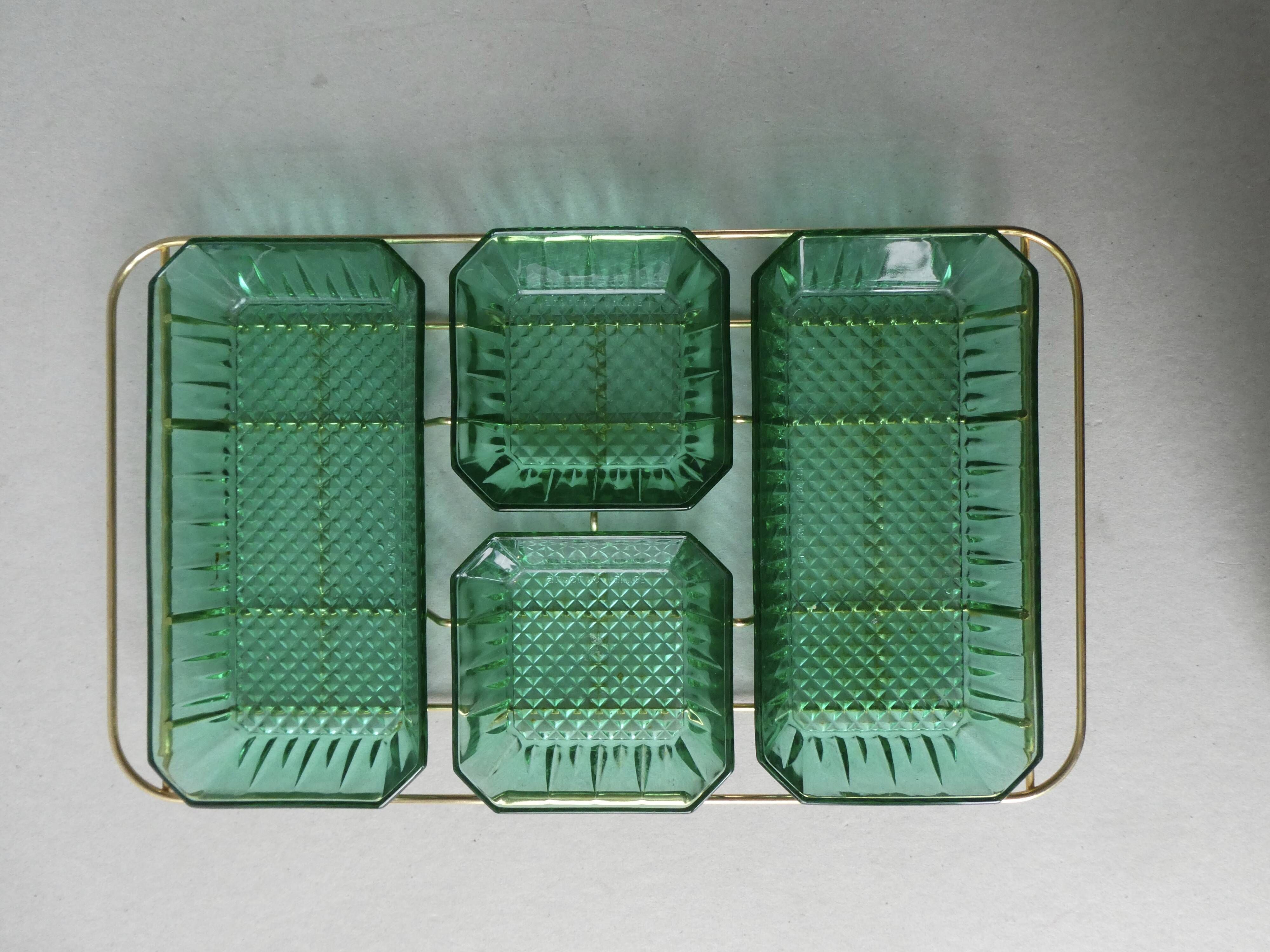 Servant with his 4 green glass cups, Arcoroc France, 70s