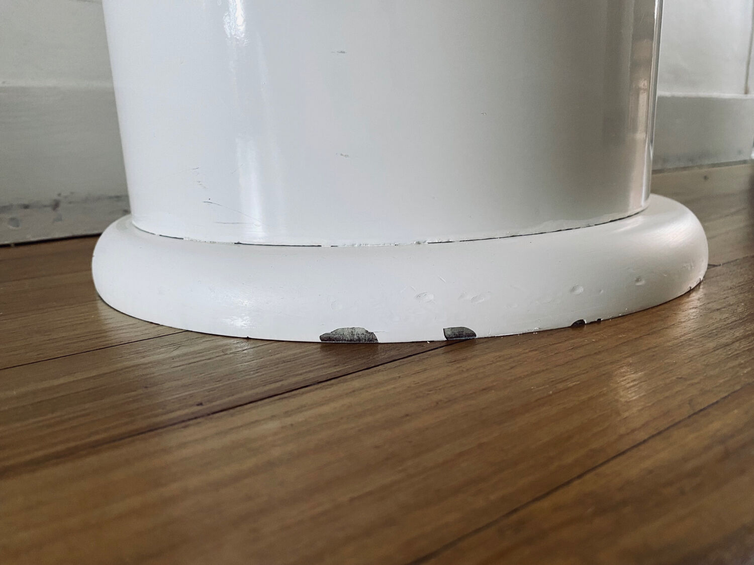 White lipstick mirror