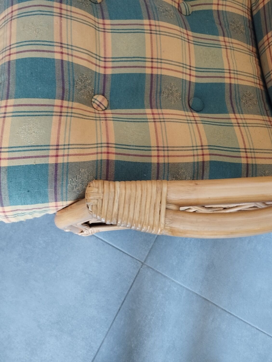 Vintage armchair in bamboo and rattan with a tartan pattern.