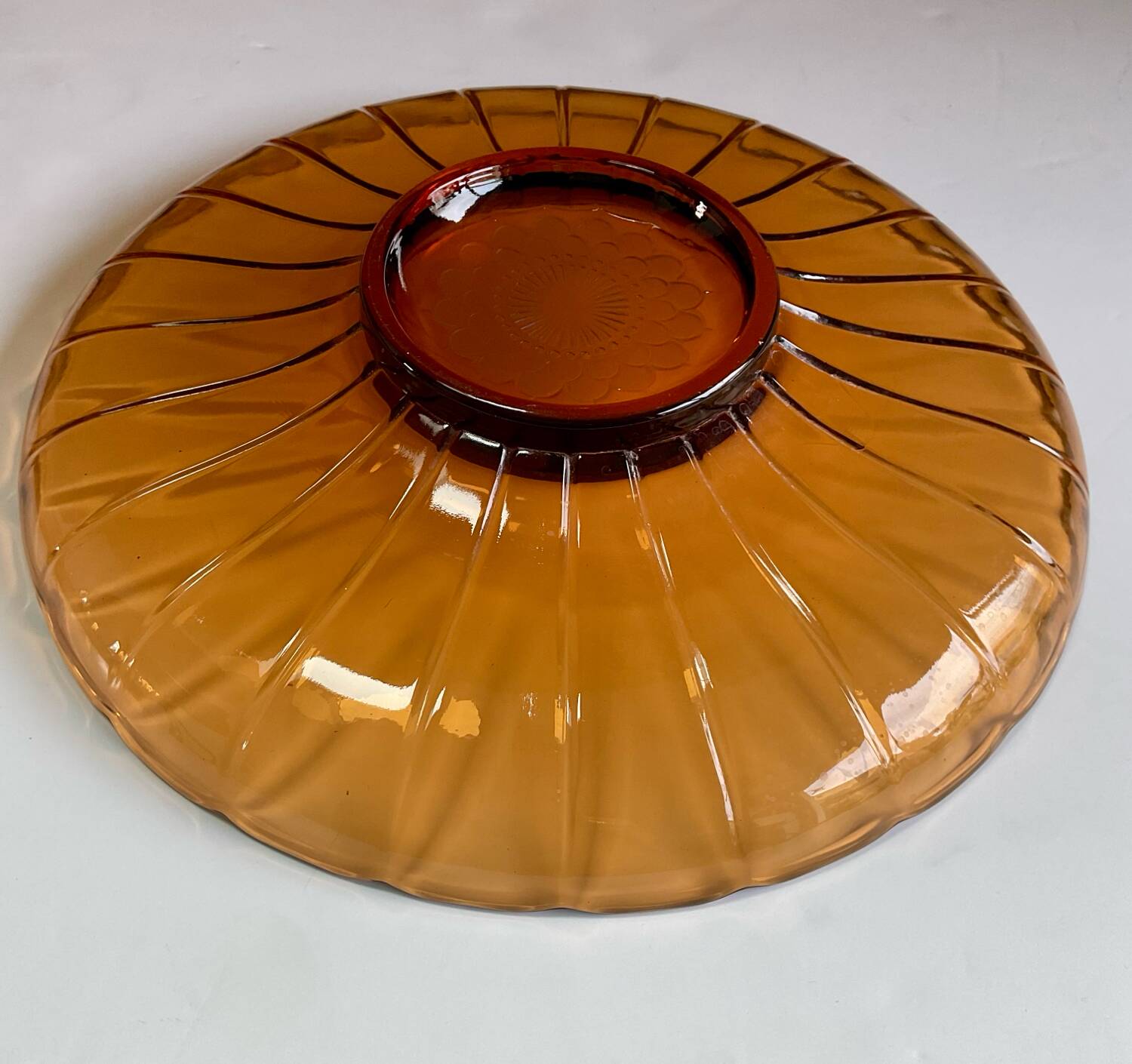 Amber glass plate