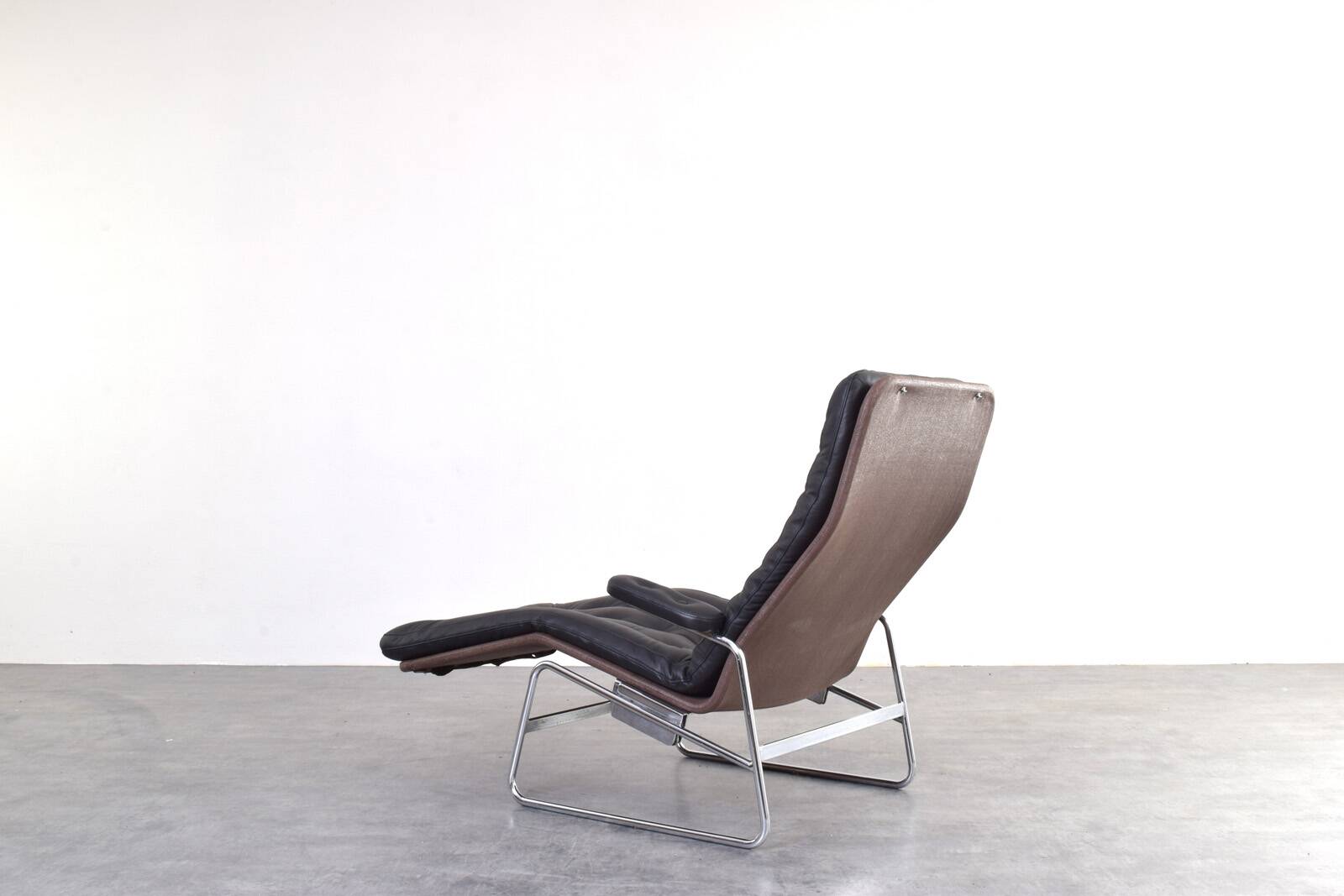 Bauhaus Leather and Chrome Model Fenix Chaise Lounge by Sam Larsson for Dux