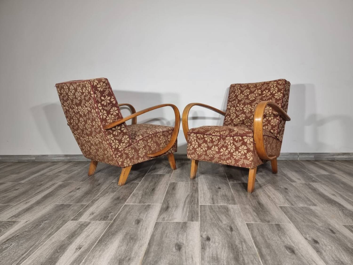 Art deco armchair by Jindrich Halabala