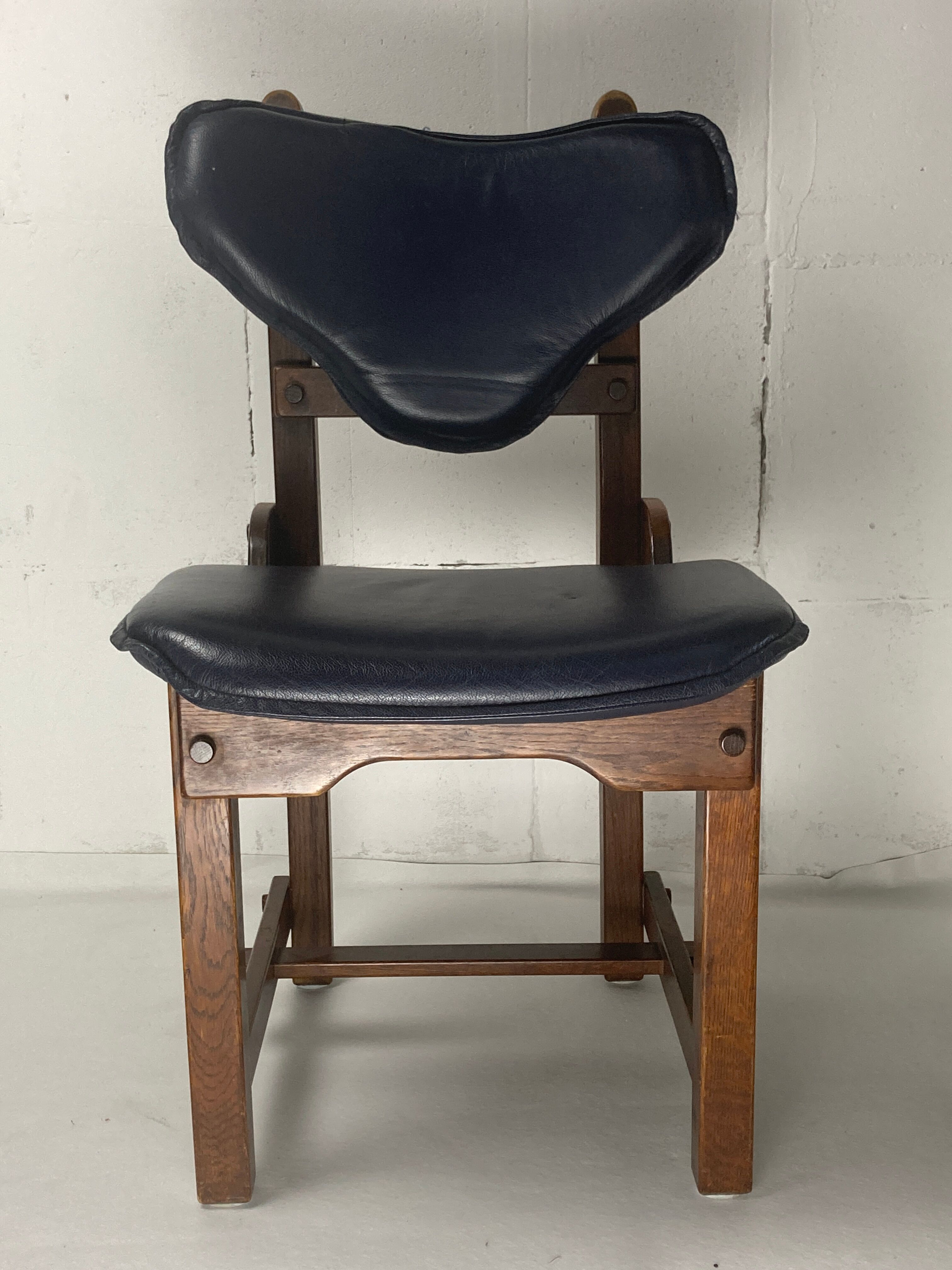 Ensemble de 4 chaises de salle à manger brutalistes en chêne et cuir, années 1960