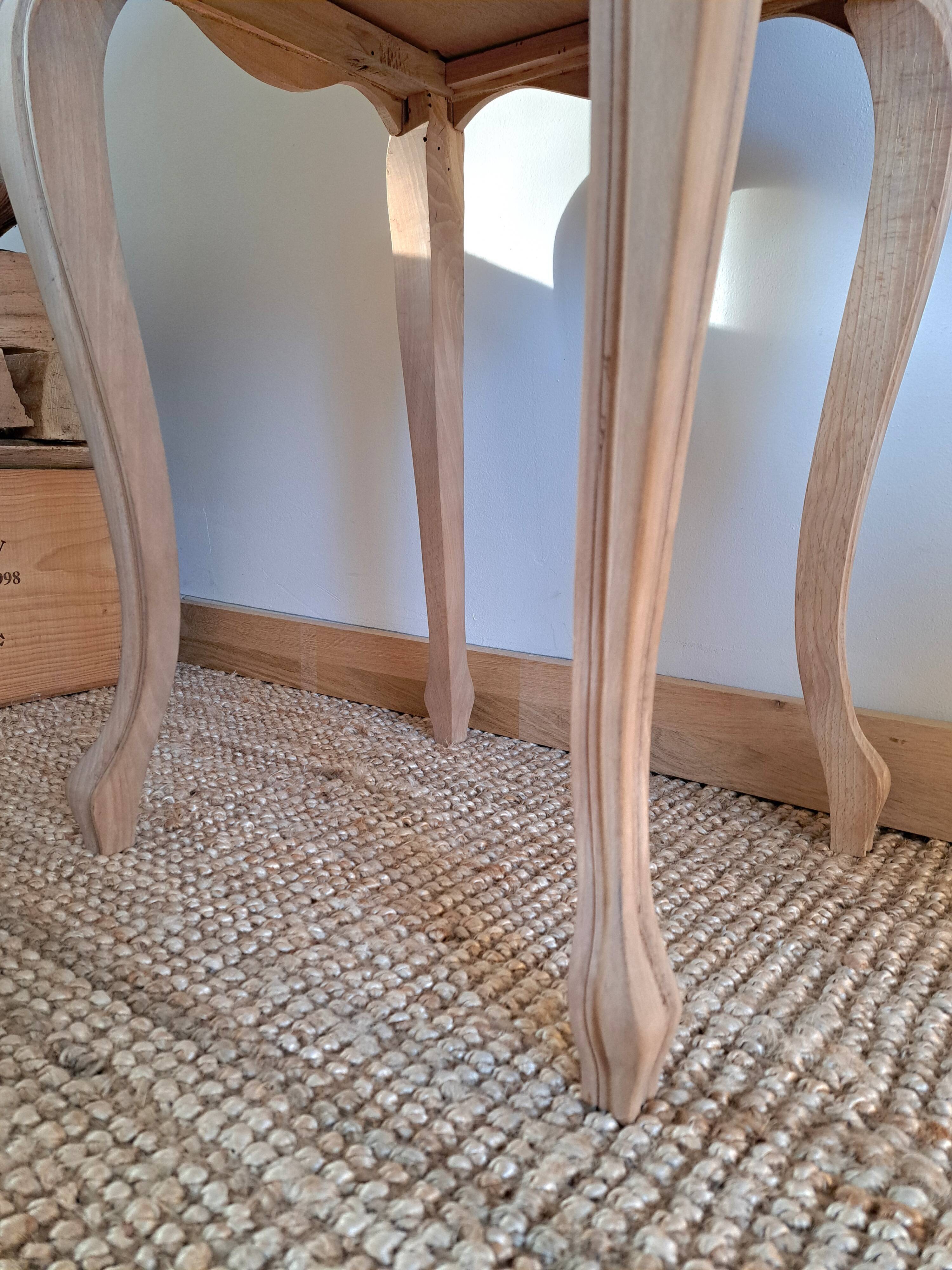 Table d'appoint chevet de style louis XV bois clair