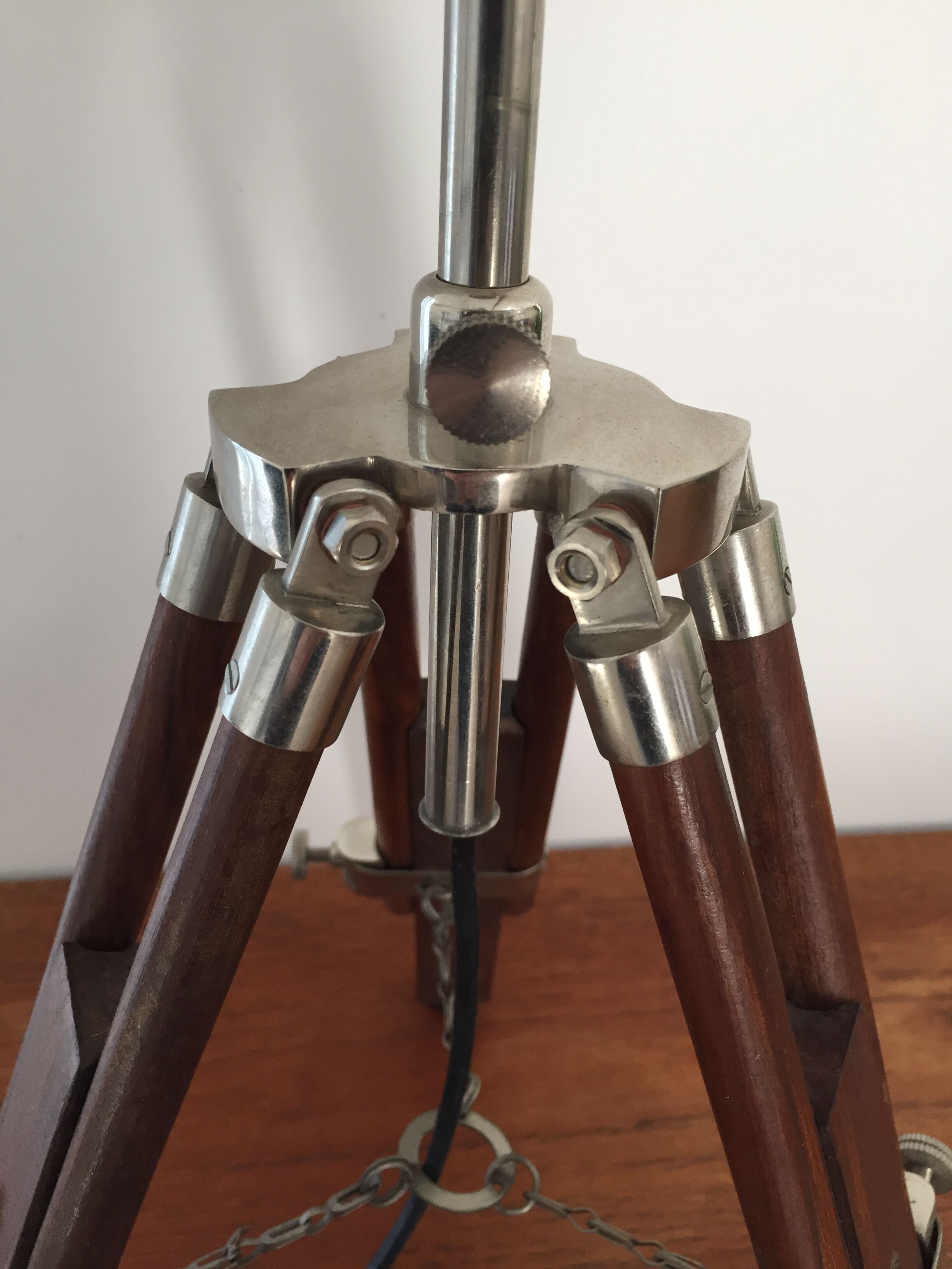 Lampe de marine tripode bois et métal argent