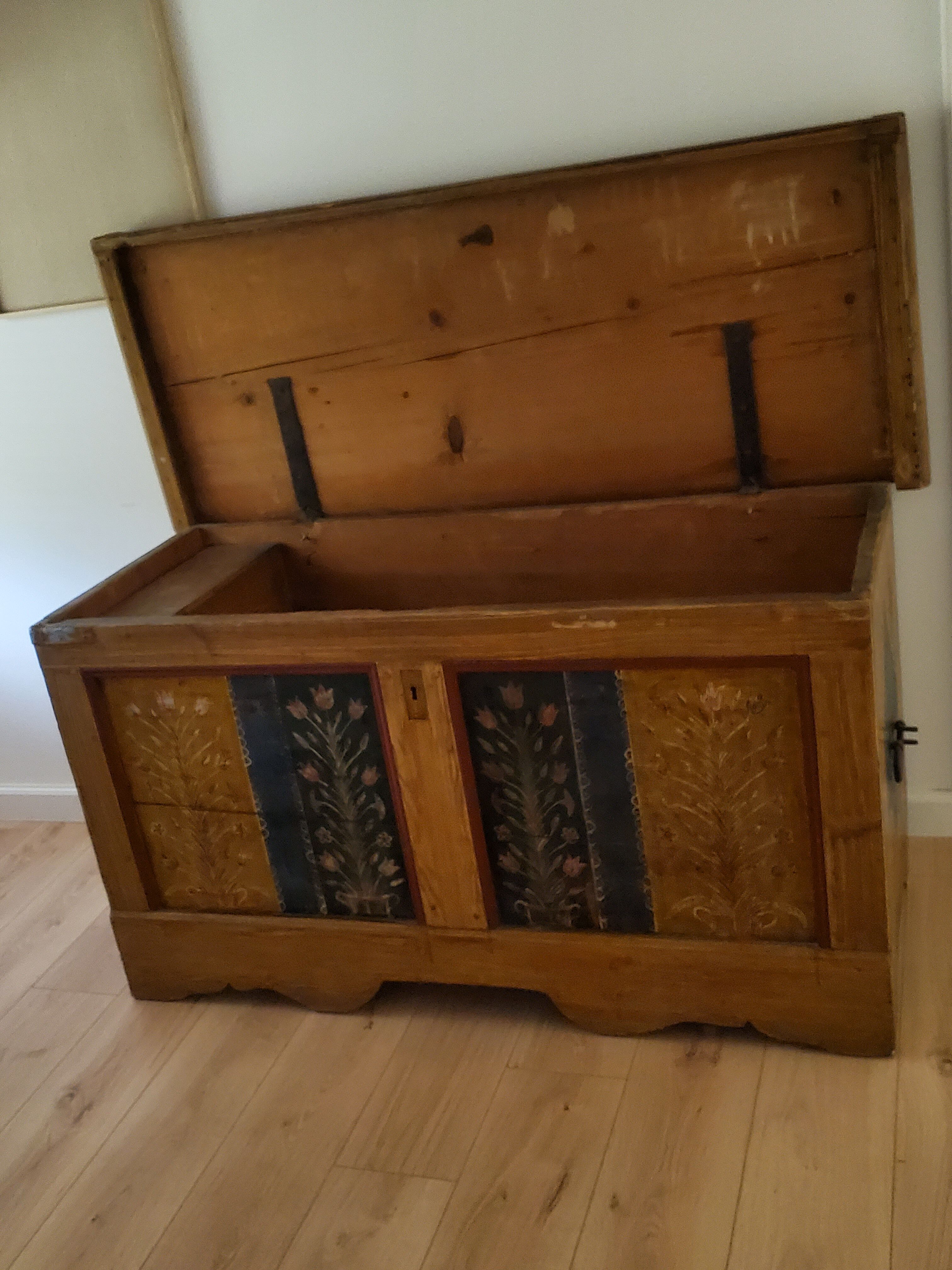 19th century Alsatian wedding chest