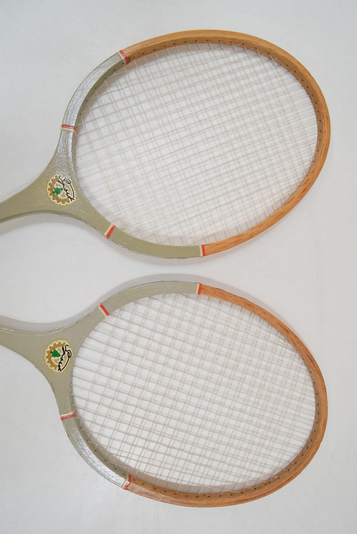 Paire de raquettes de badminton vintage, vers les années 1970.