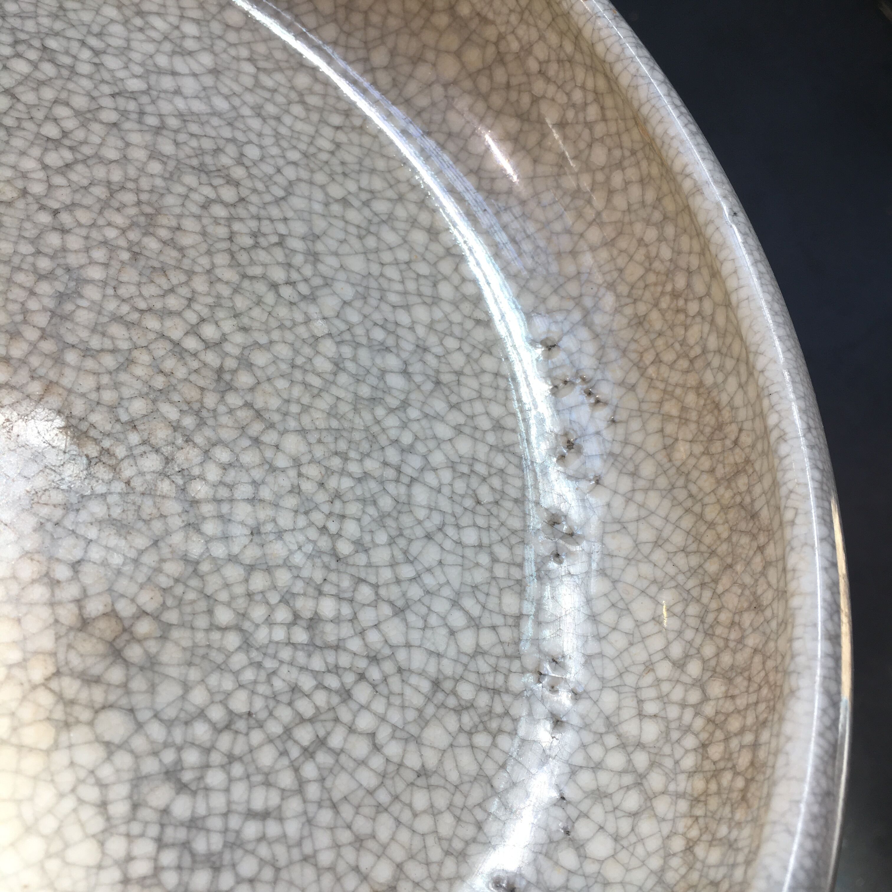 Plat en émail craquelé Boch La Louviere