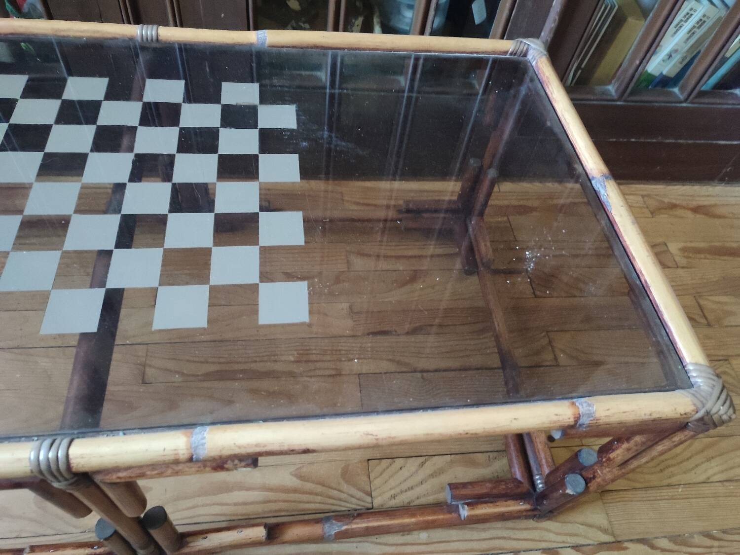 Table basse en rotin foncé